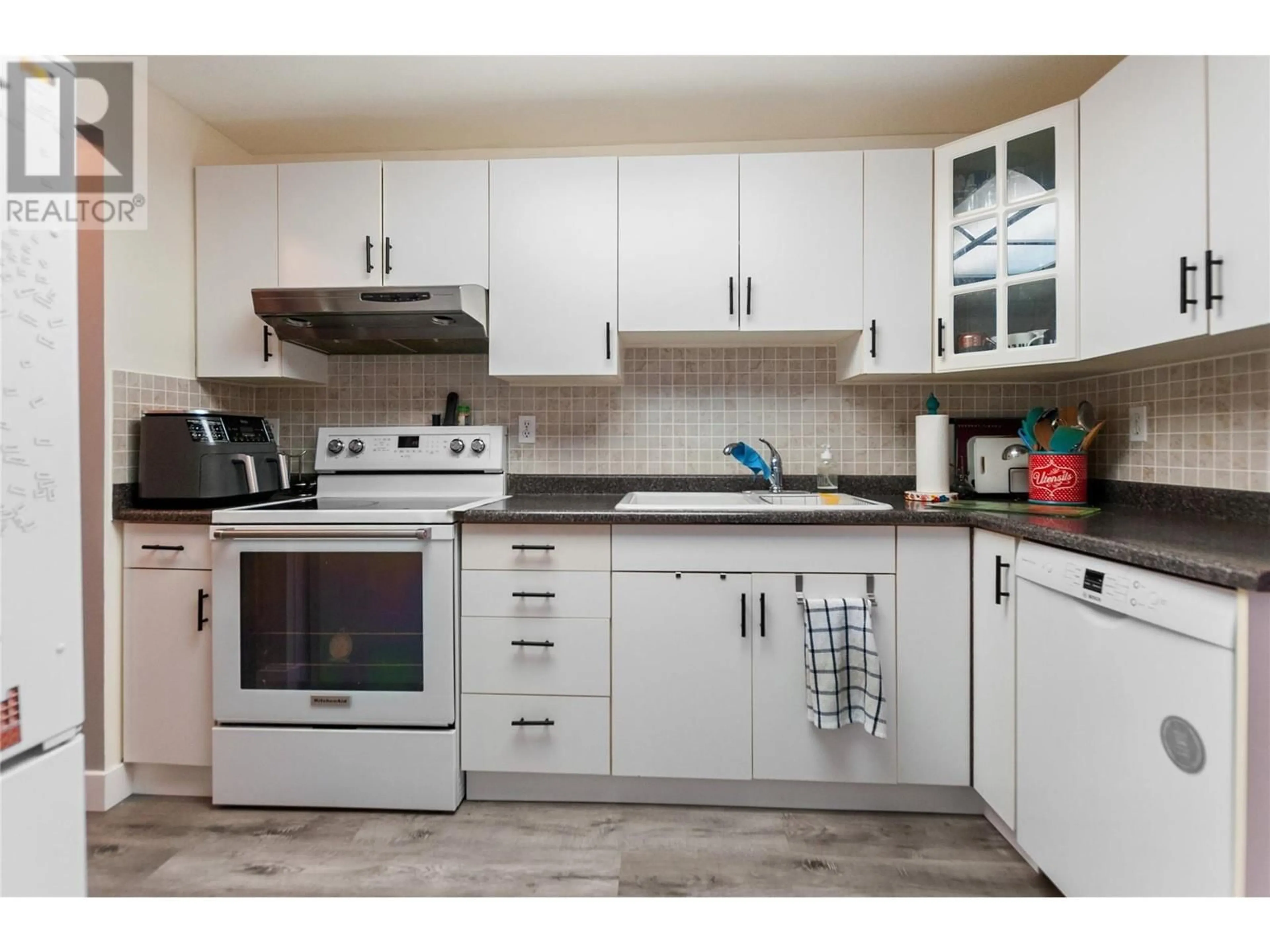 Standard kitchen, cottage for 727 Houghton Road Unit# 102, Kelowna British Columbia V1X7J7