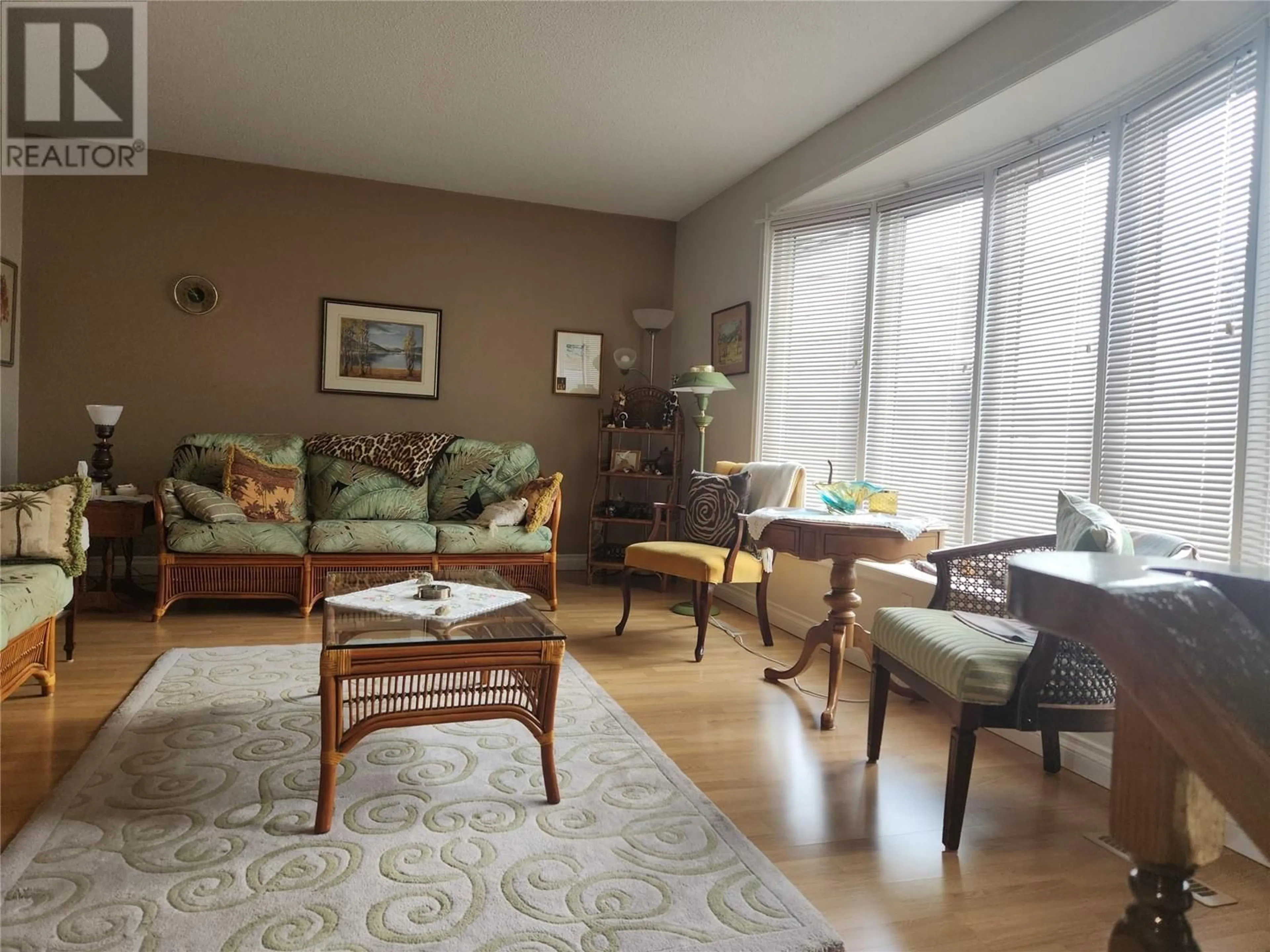 Living room with furniture, wood/laminate floor for 36 FINCH CRESCENT, Osoyoos British Columbia V0H1V0