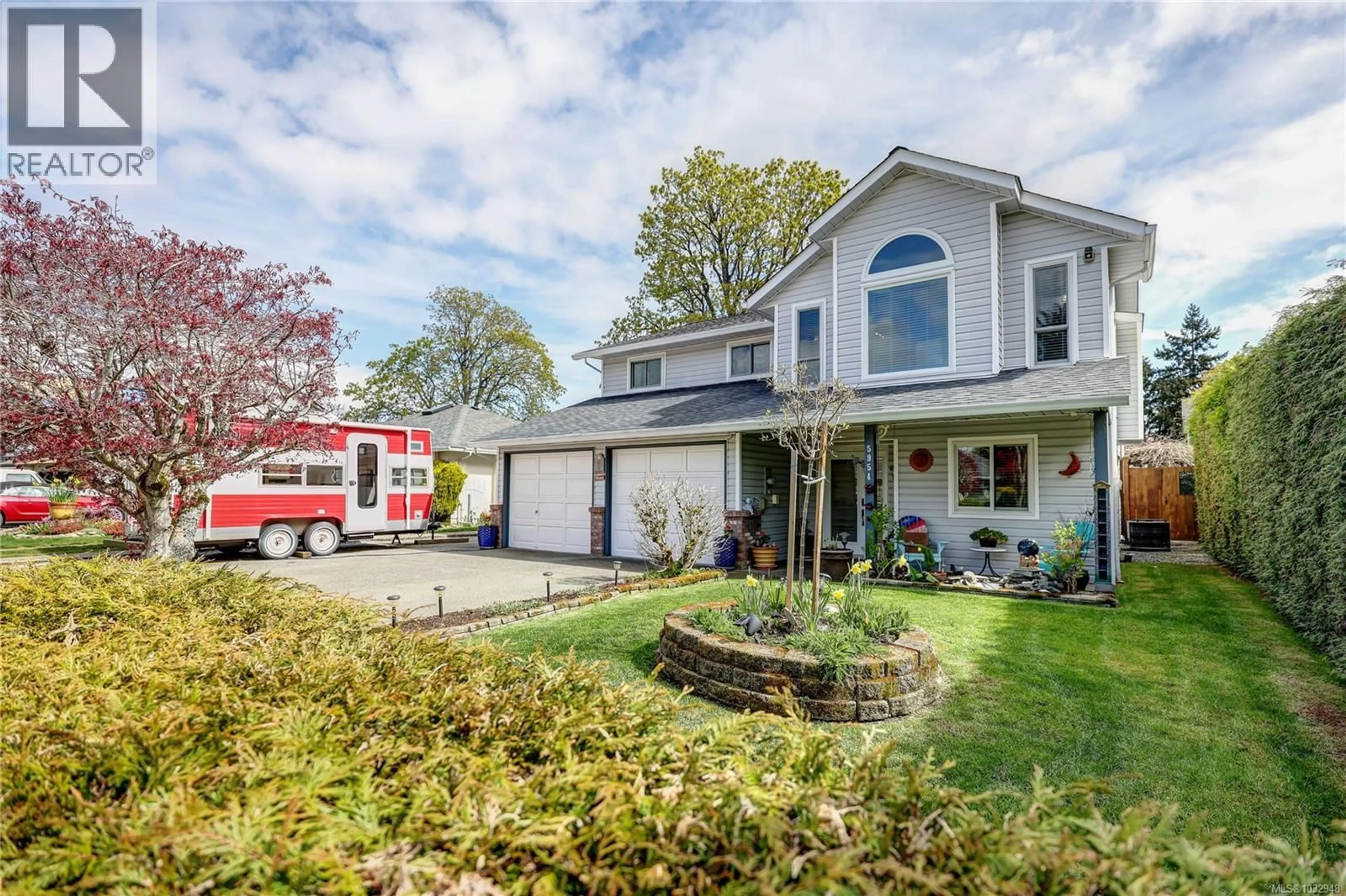 Home with vinyl exterior material, street for 5954 MONASHEE WAY, Nanaimo British Columbia V9T6A2