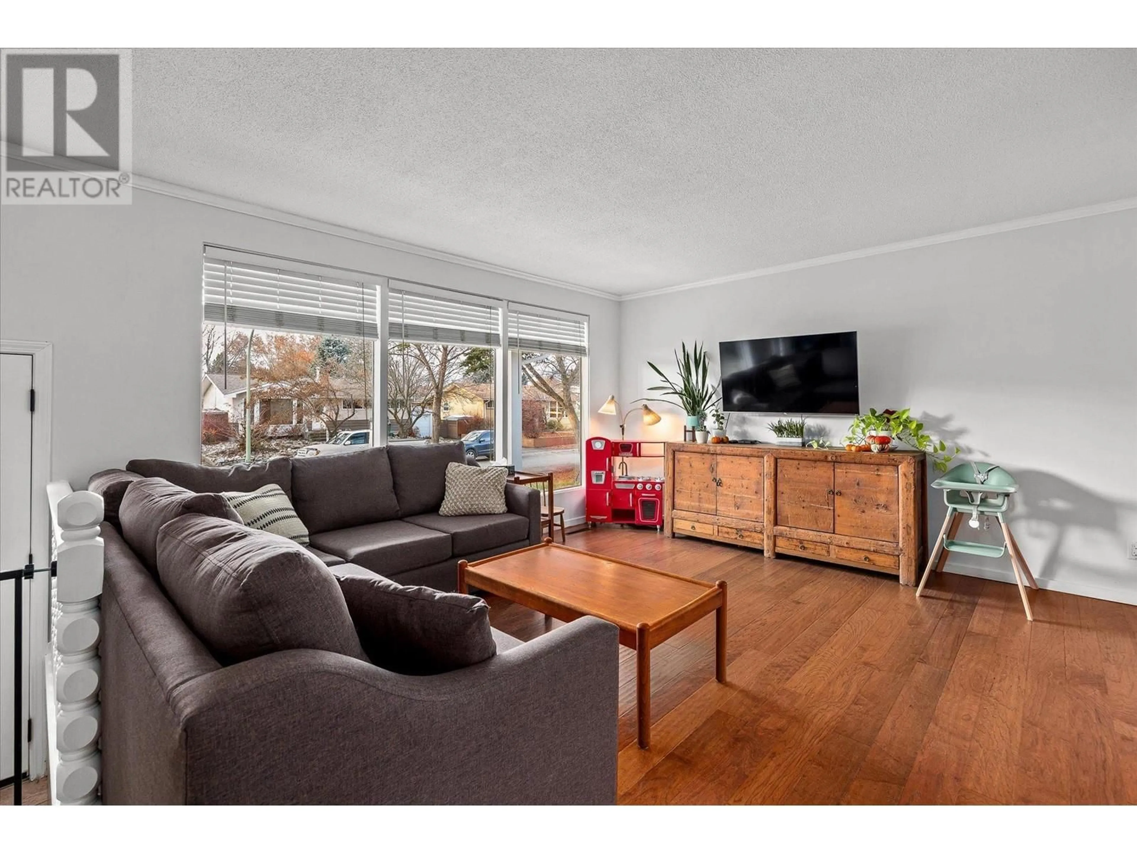 Living room, wood floors for 1397 Braemar Street, Kelowna British Columbia V1Y3X4