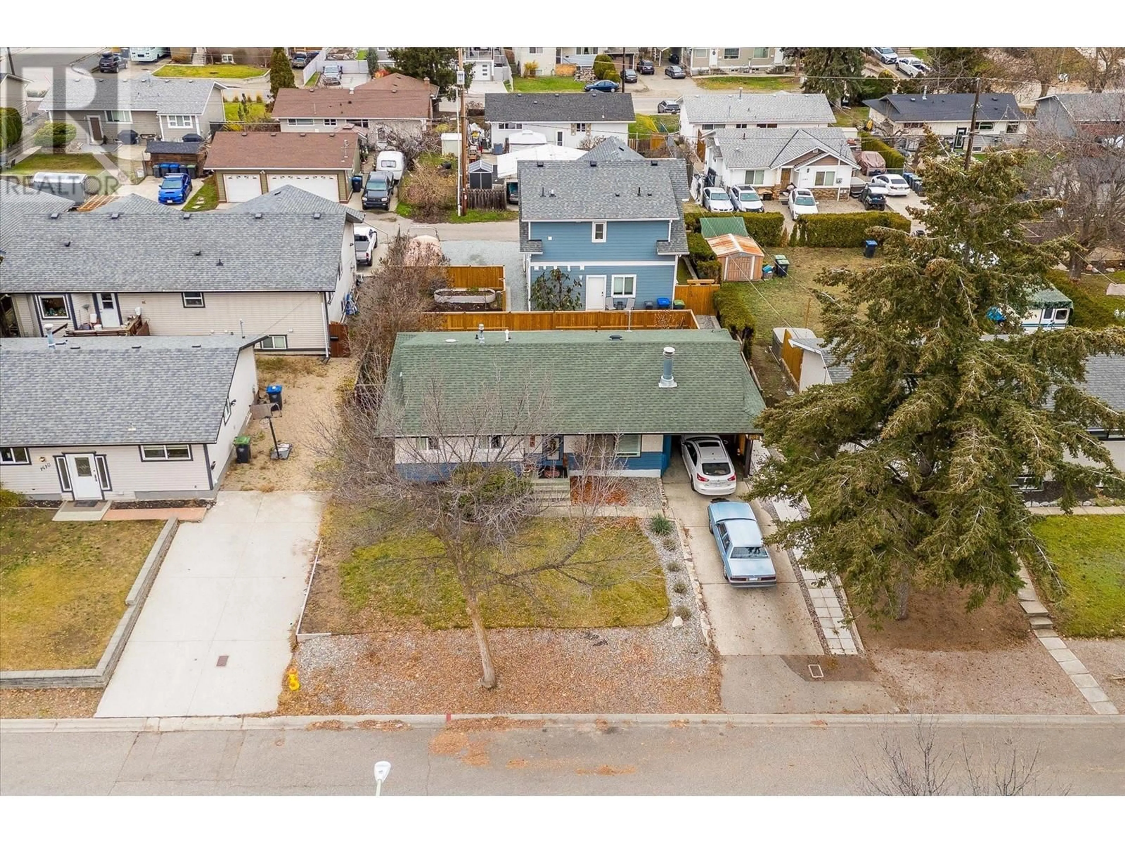 A pic from outside/outdoor area/front of a property/back of a property/a pic from drone, street for 1400-1404 BRAEMAR STREET, Kelowna British Columbia V1Y3X3