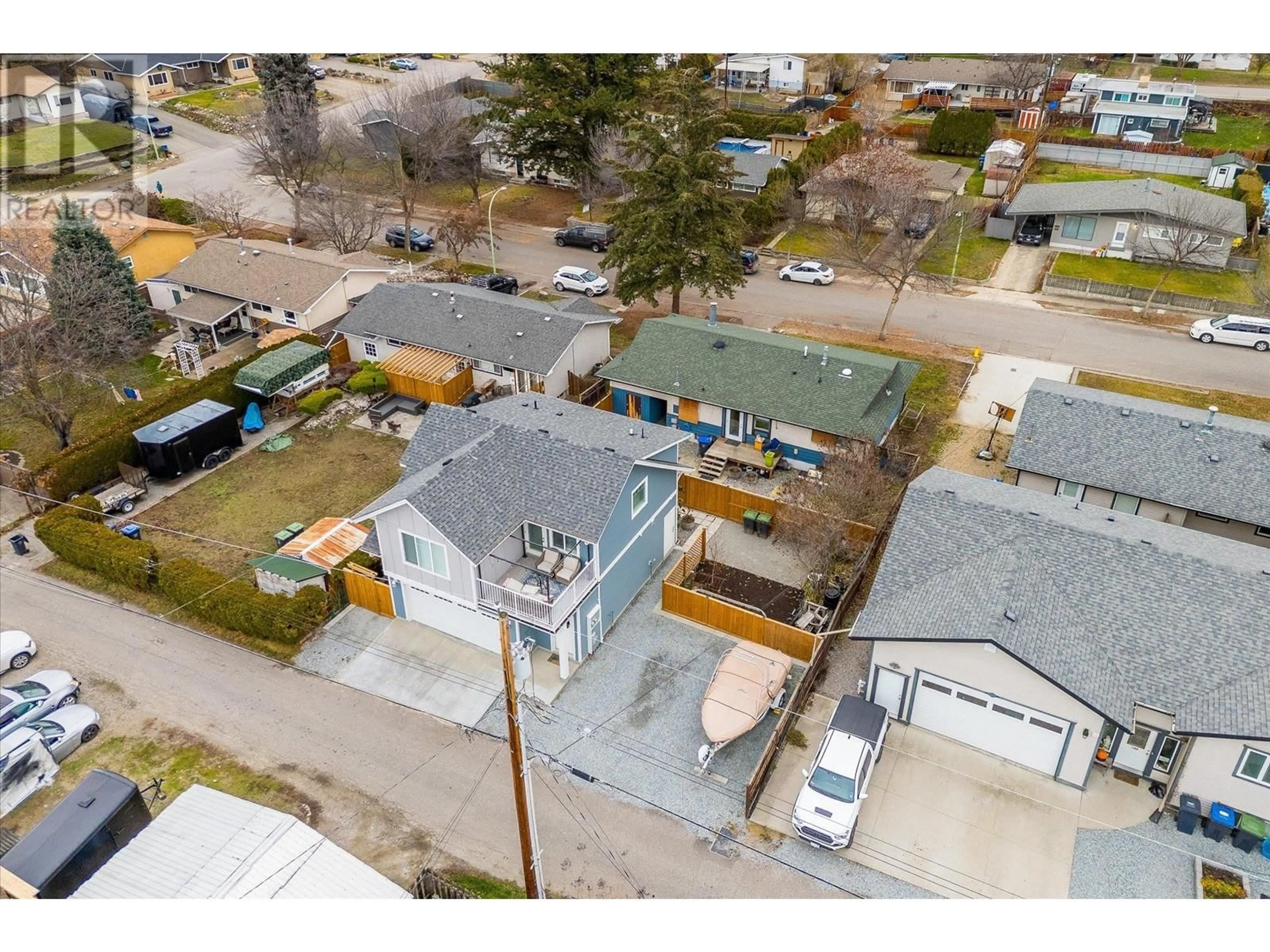 A pic from outside/outdoor area/front of a property/back of a property/a pic from drone, street for 1400-1404 BRAEMAR STREET, Kelowna British Columbia V1Y3X3