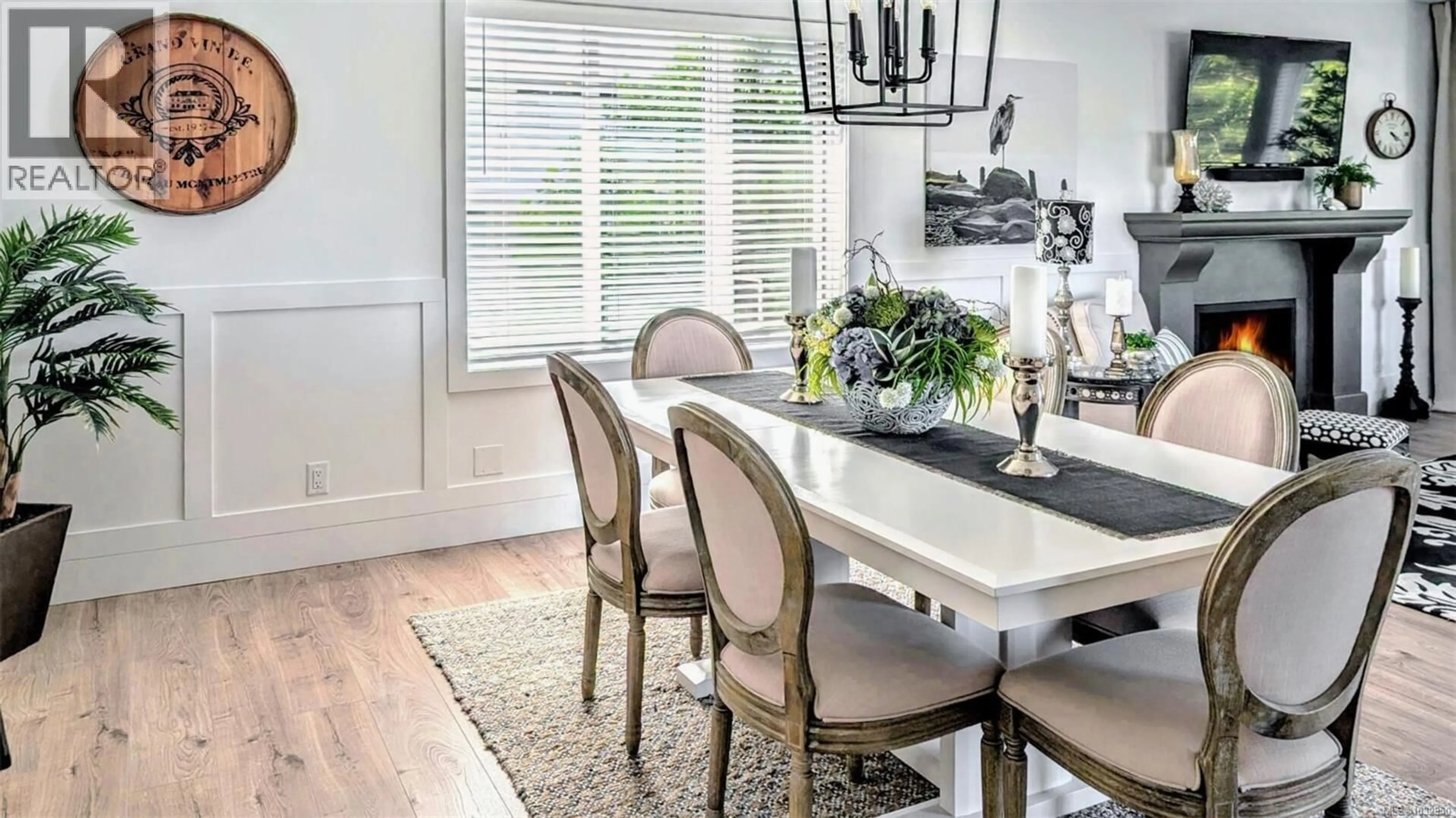 Dining room, wood/laminate floor for 516 - 50 SONGHEES ROAD, Victoria British Columbia V9A7J4