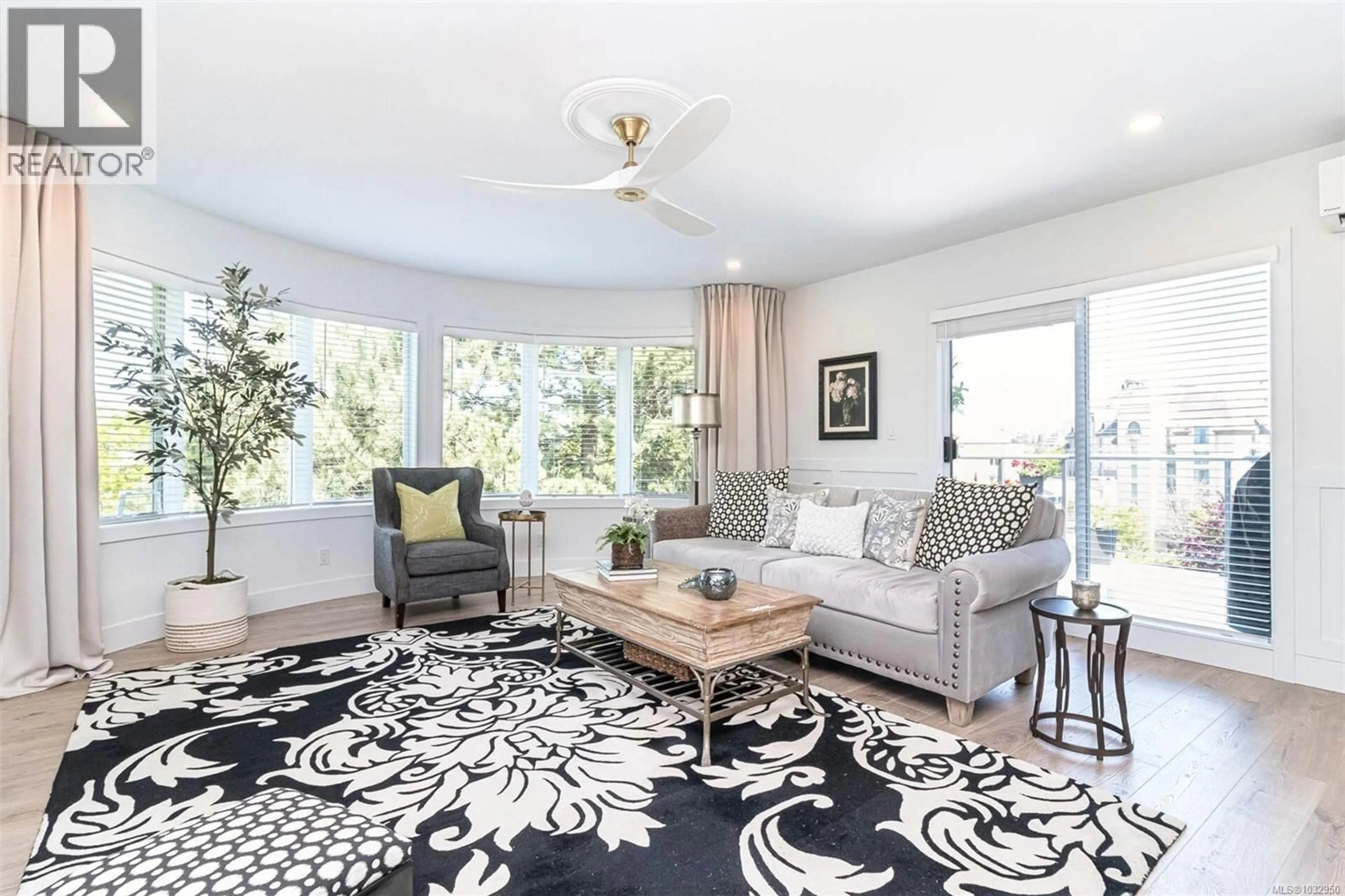 Living room with furniture, carpet floor for 516 - 50 SONGHEES ROAD, Victoria British Columbia V9A7J4