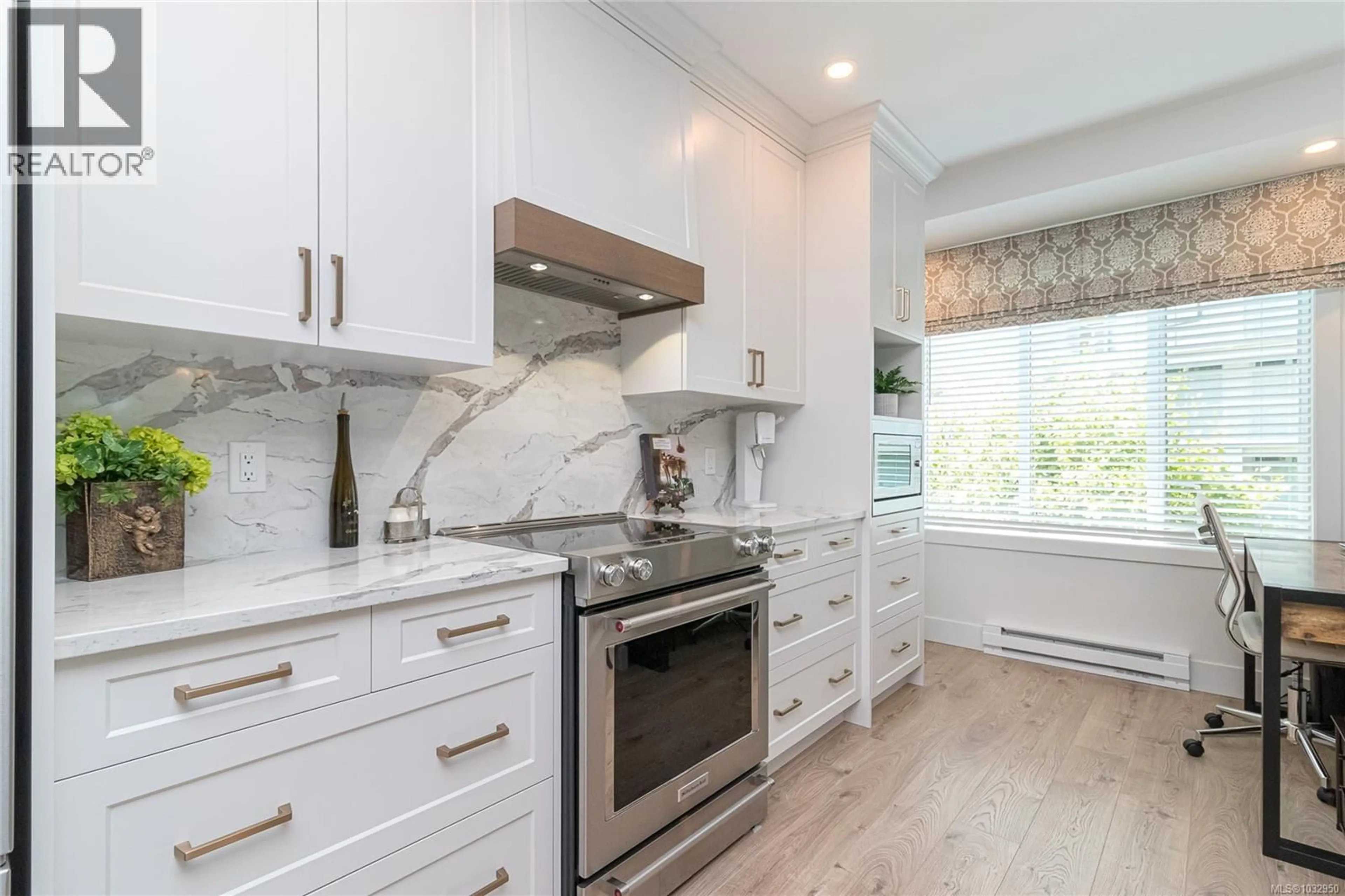 Contemporary kitchen, unknown for 516 - 50 SONGHEES ROAD, Victoria British Columbia V9A7J4