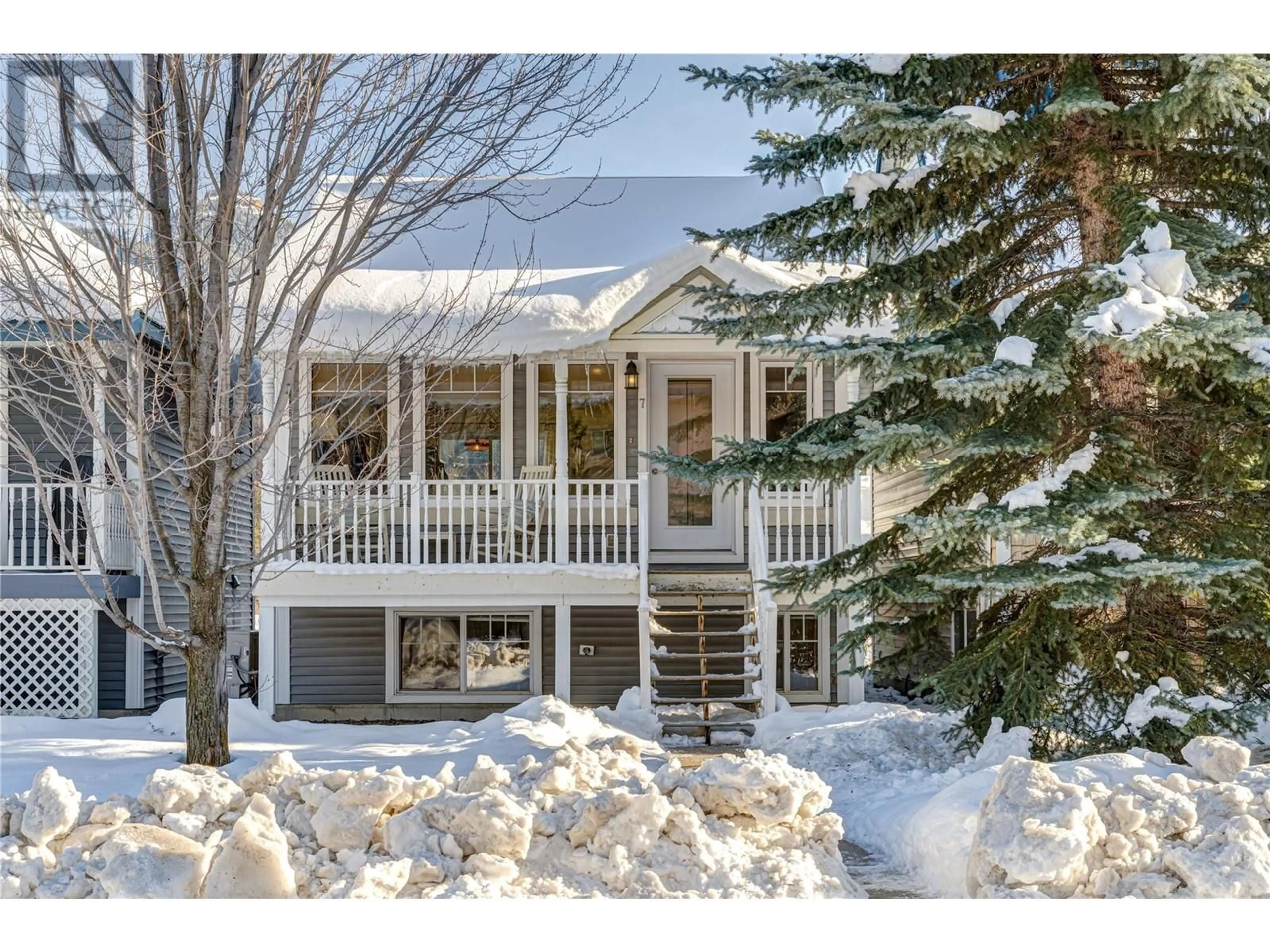 Home with vinyl exterior material, street for 7 Rivermount Place, Fernie British Columbia V0B1M7