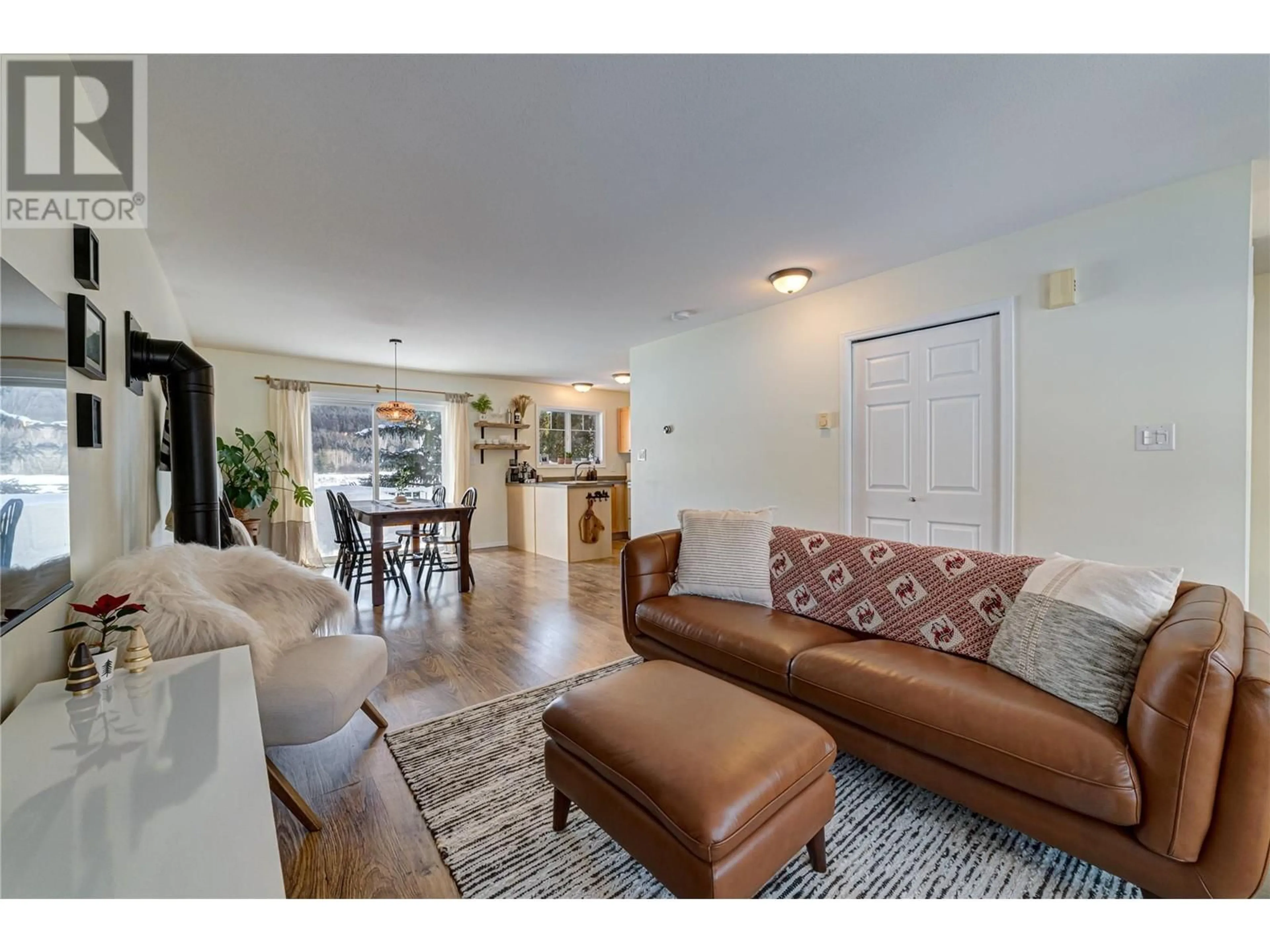 Living room with furniture, unknown for 7 Rivermount Place, Fernie British Columbia V0B1M7