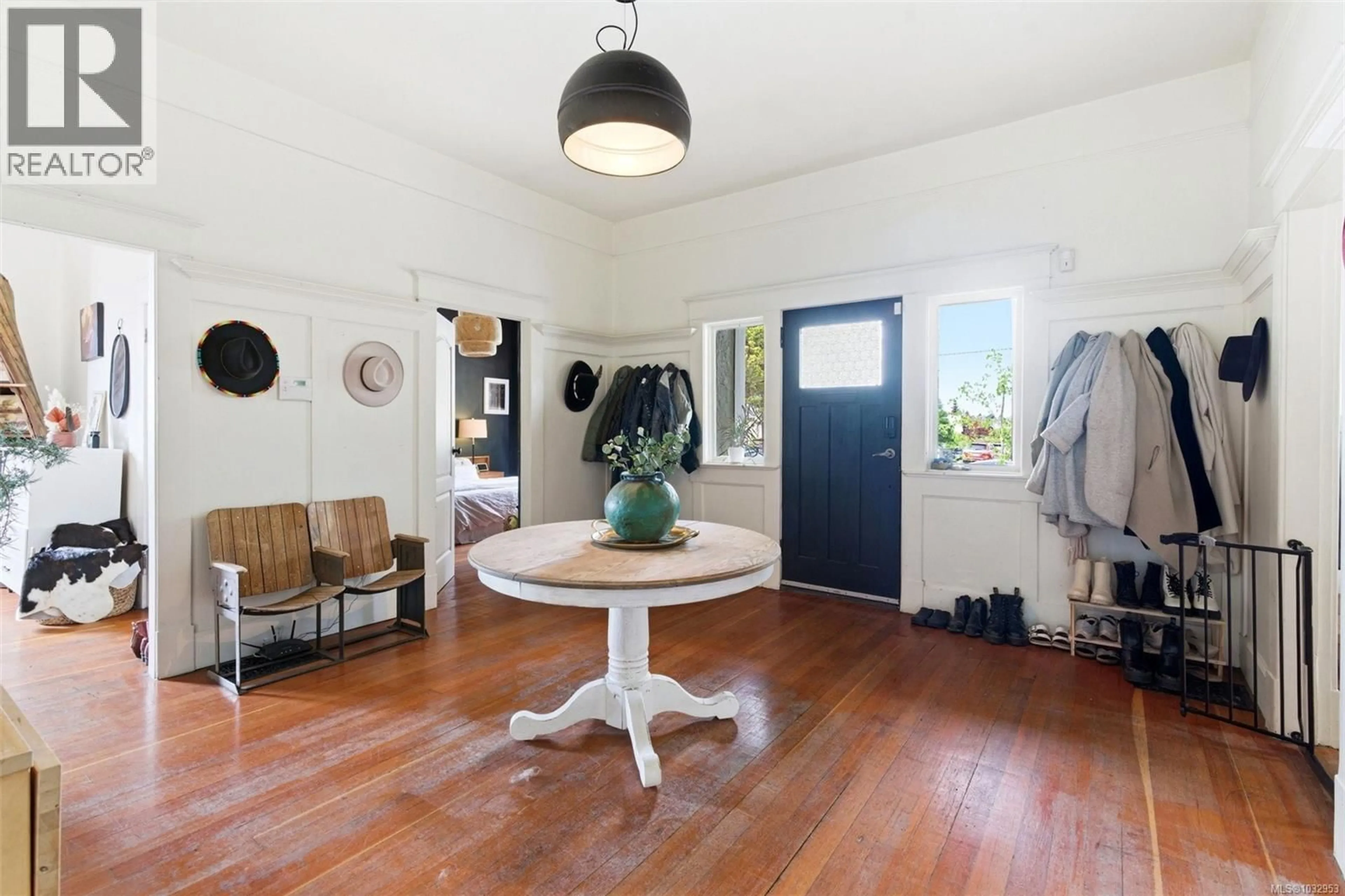 Indoor entryway for 755 WILSON STREET, Victoria British Columbia V9A3H4