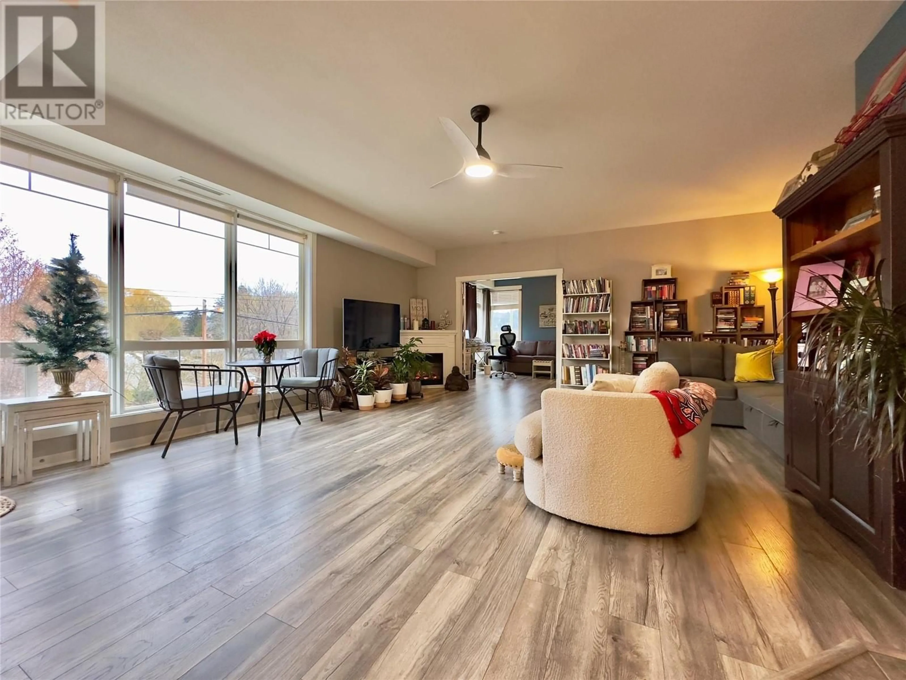 Living room, wood floors for 3550 Woodsdale Road Unit# 206, Lake Country British Columbia V4V2P5