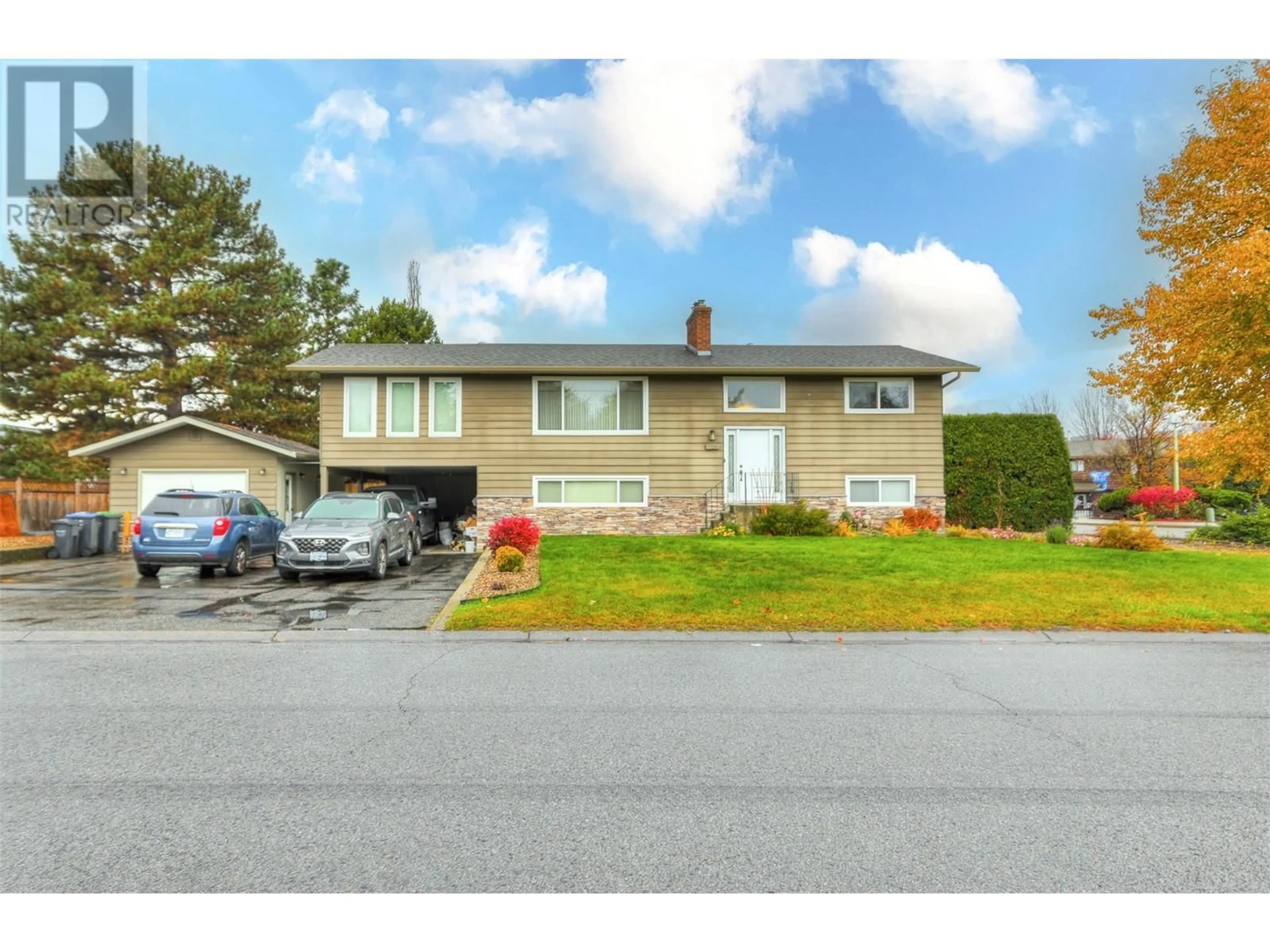 Frontside or backside of a home, the street view for 720 Josselyn Court, Kelowna British Columbia V1X6E5