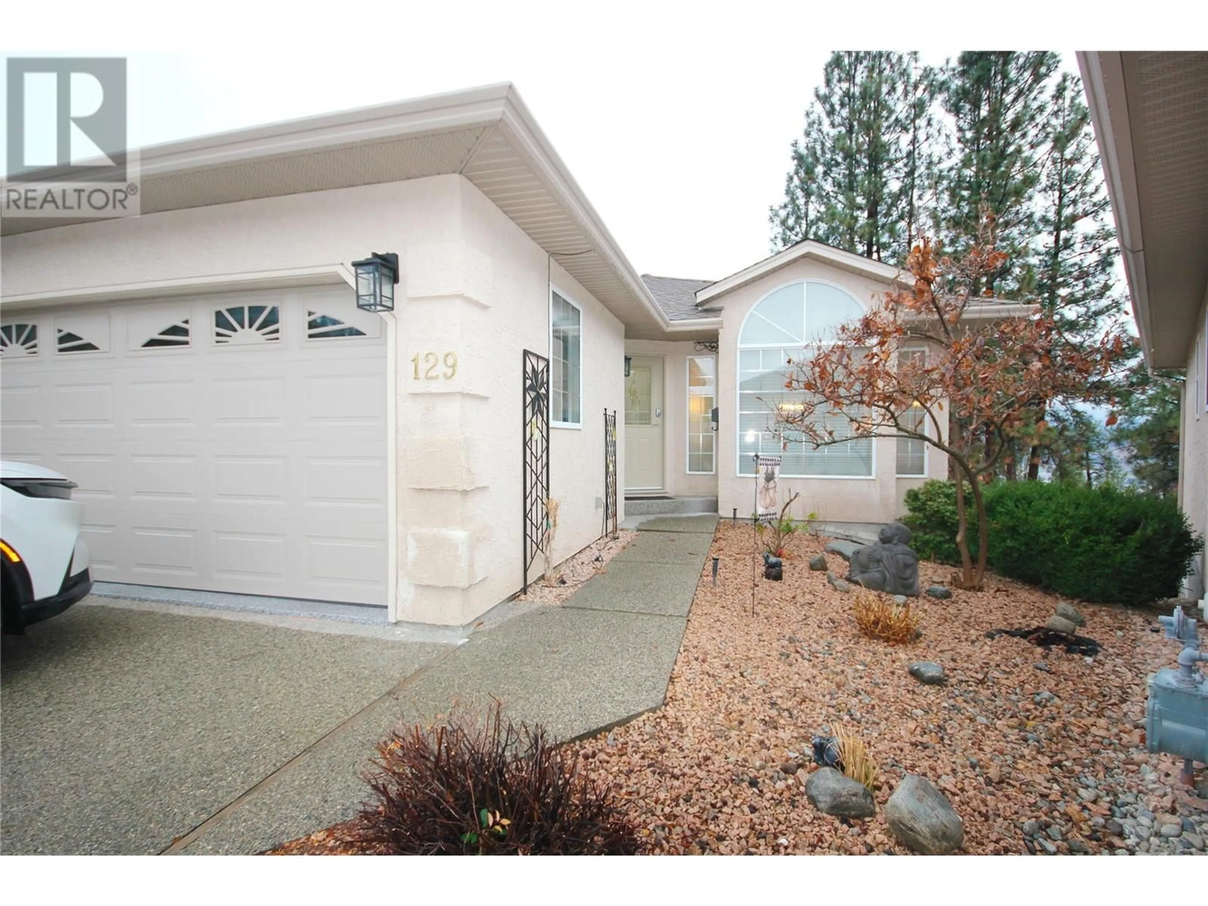 Home with vinyl exterior material for 1634 Carmi Avenue Unit# 129, Penticton British Columbia V2A8K5