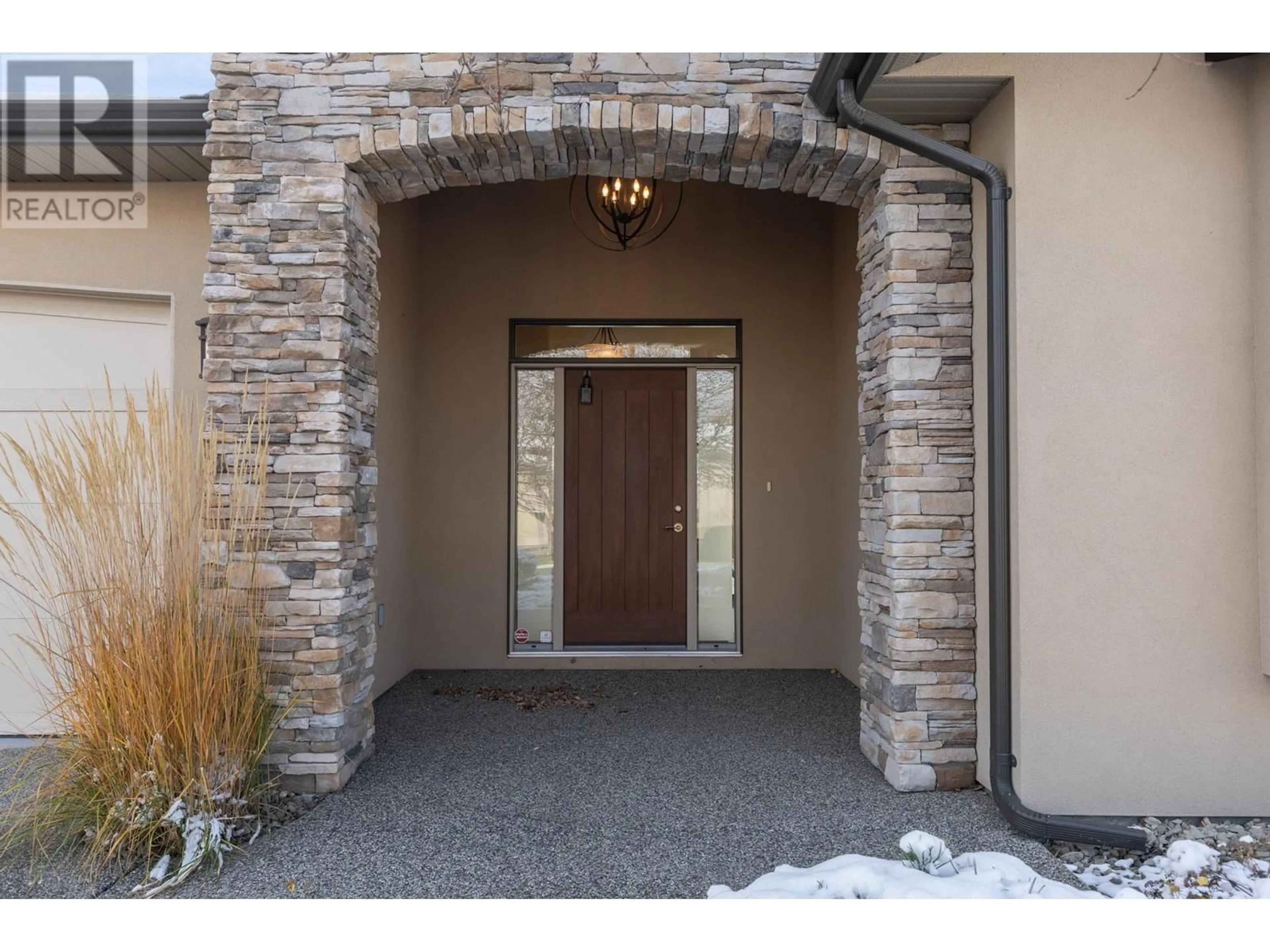 Indoor entryway, cement floor for 588 Harrogate Lane Unit# 17, Kelowna British Columbia V1V3C1