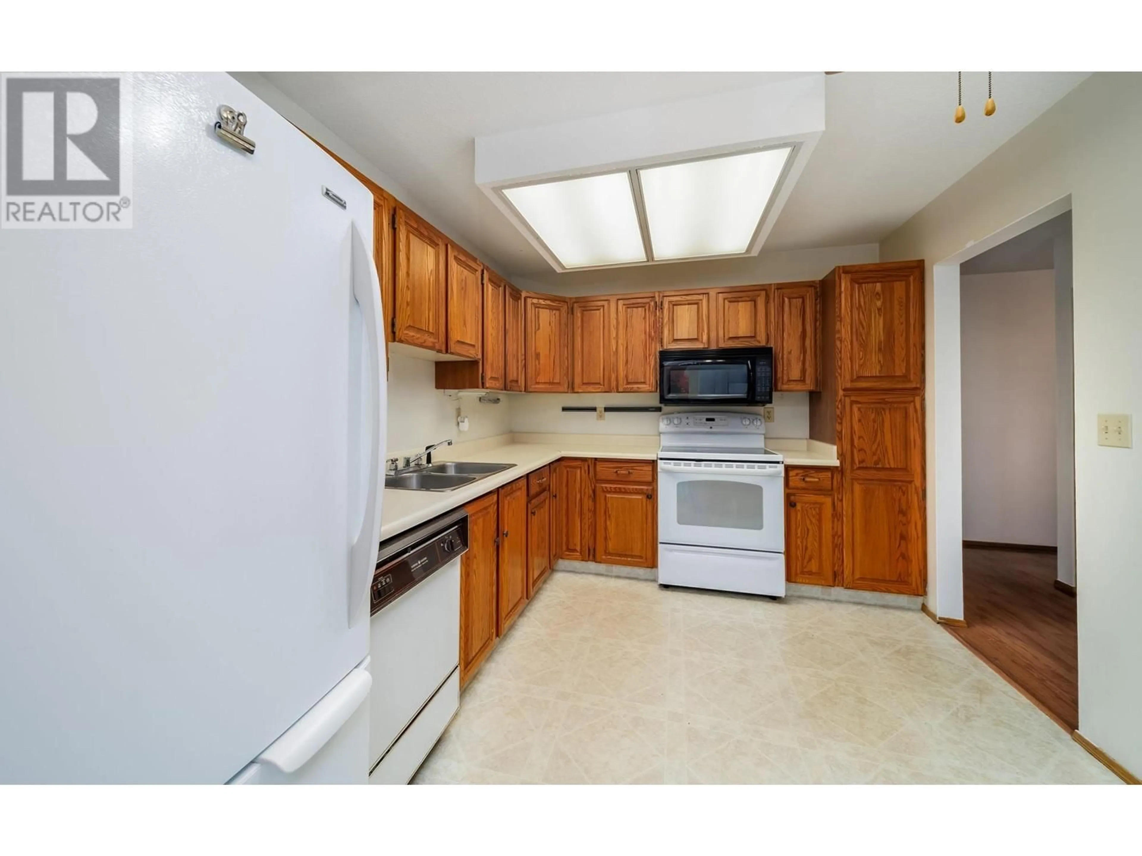 Standard kitchen, wood floors for 1055 Glenwood Avenue Unit# 101, Kelowna British Columbia V1Y5M8