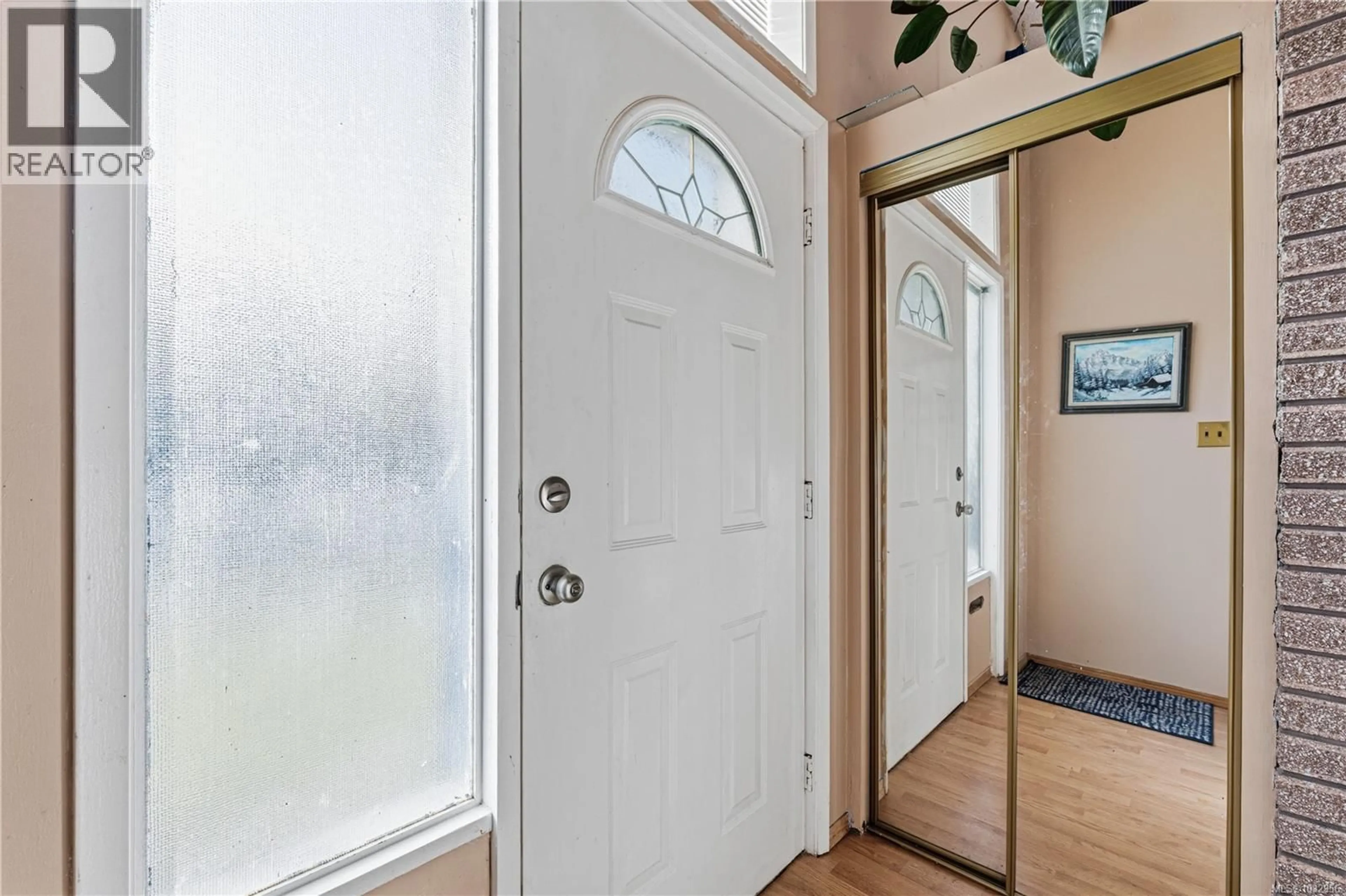 Indoor entryway for 5640 ARNHEM TERRACE, Nanaimo British Columbia V9T2M3