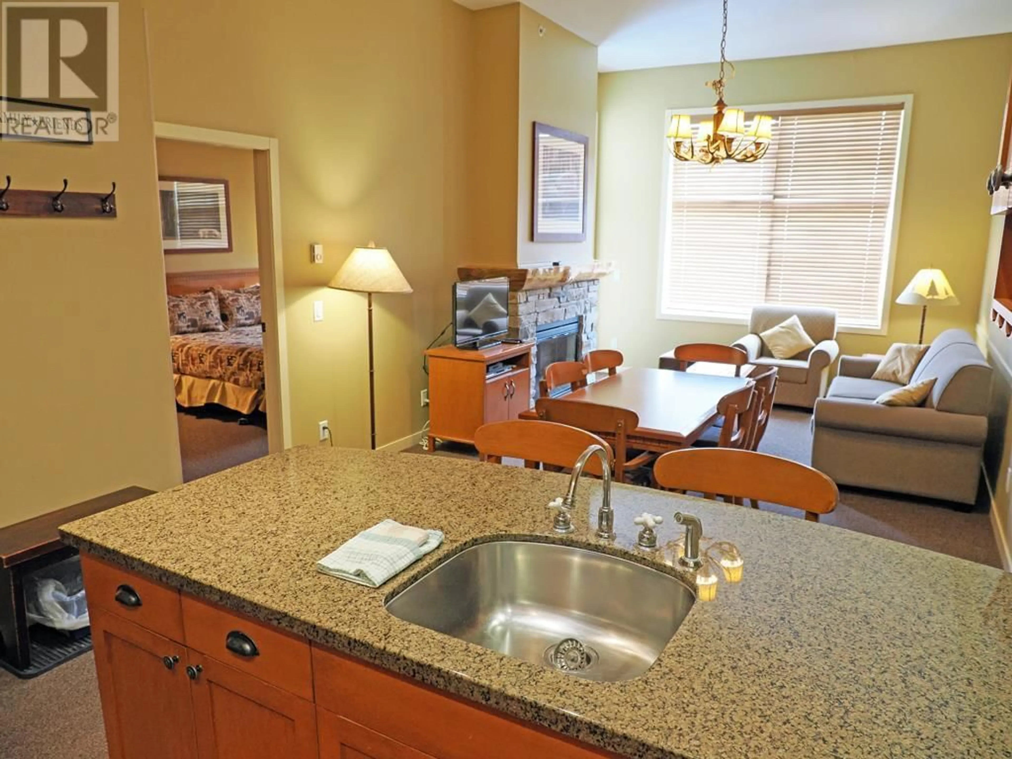Standard kitchen, ceramic/tile floor for 327 - 255 FEATHERTOP WAY, Big White British Columbia V1P1P3