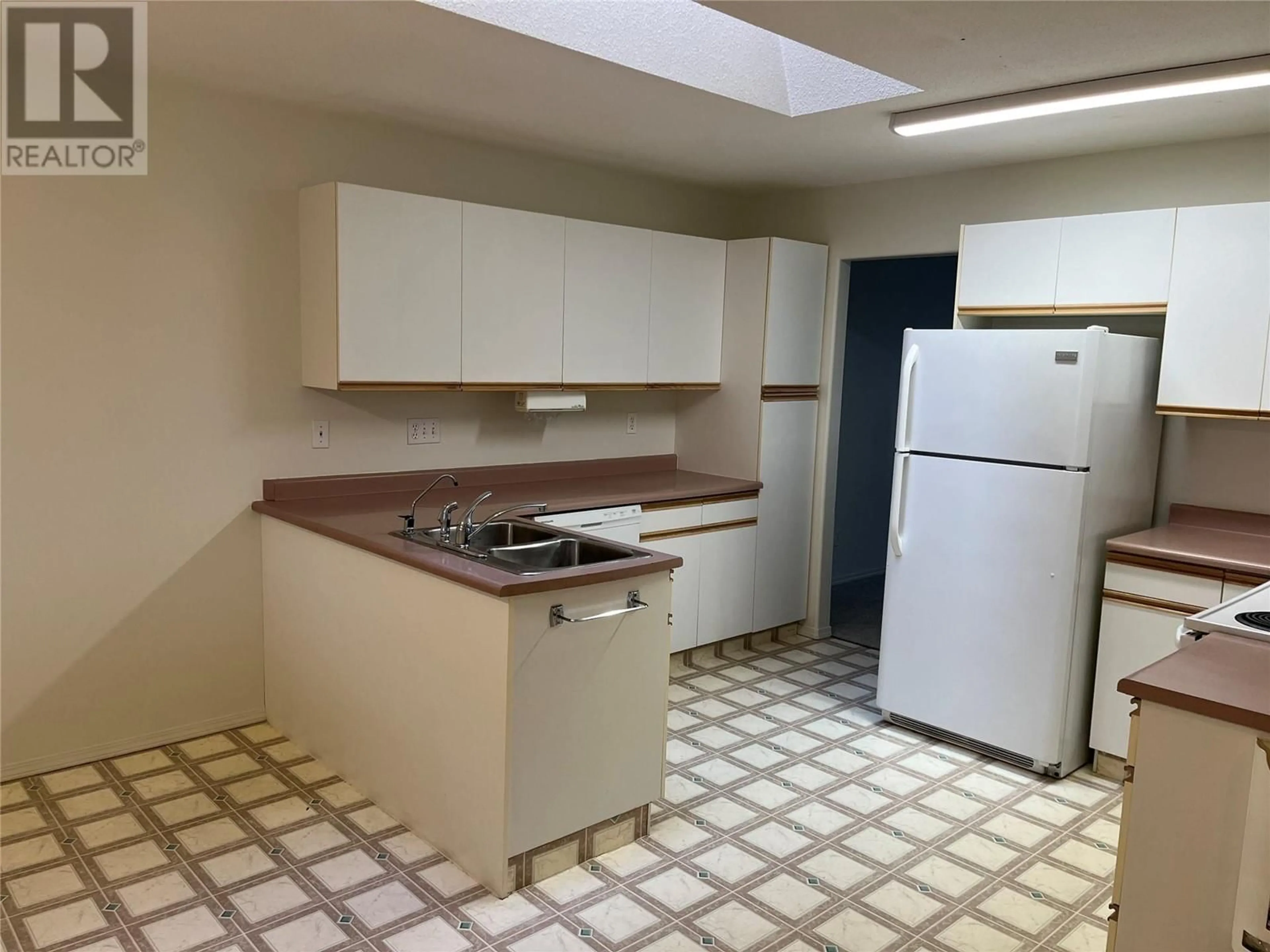Standard kitchen, ceramic/tile floor for 8 - 4210 ALEXIS PARK DRIVE, Vernon British Columbia V1T6H3
