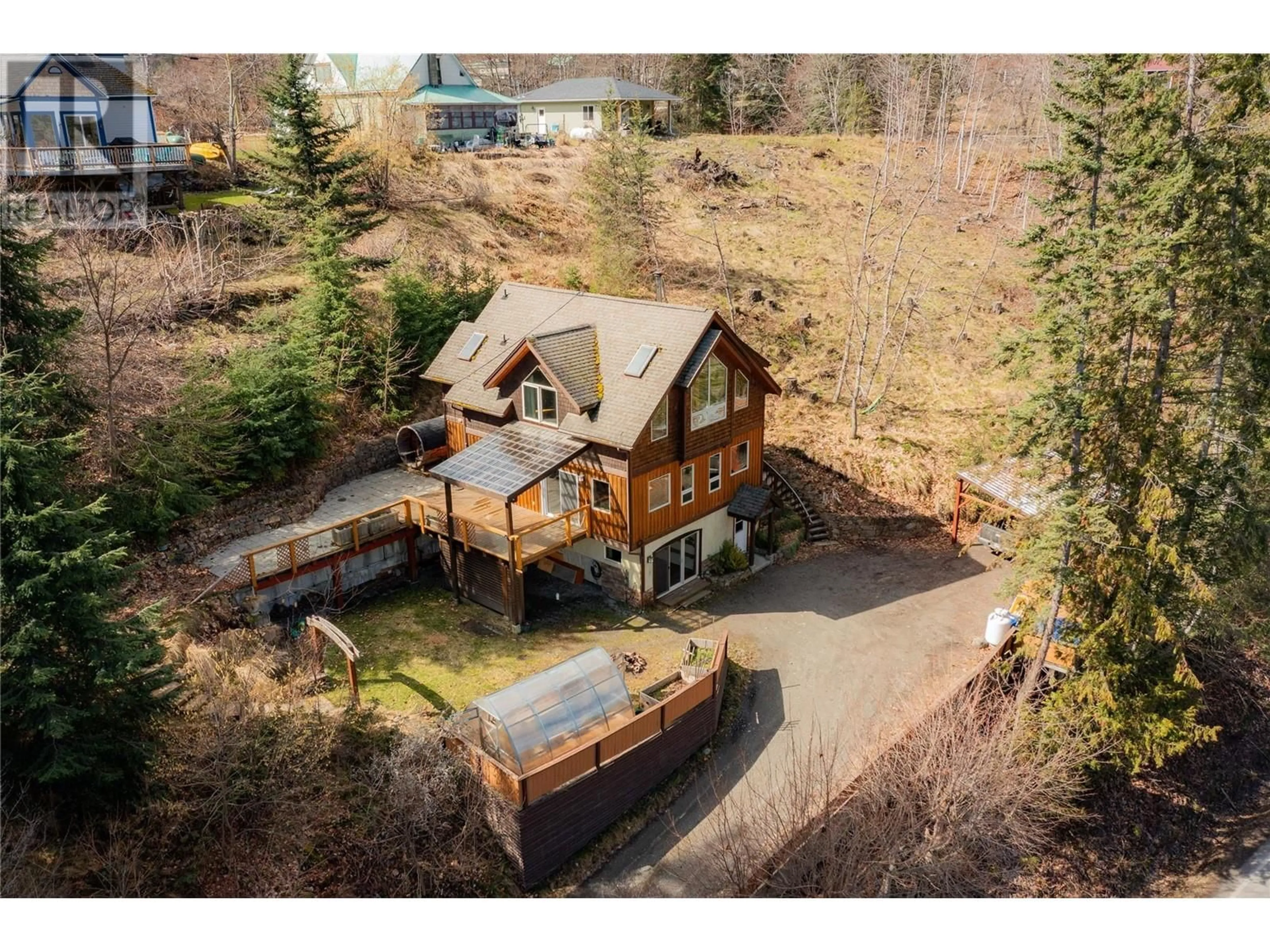 A pic from outside/outdoor area/front of a property/back of a property/a pic from drone, unknown for 641 FRONT STREET, Kaslo British Columbia V0G1M0