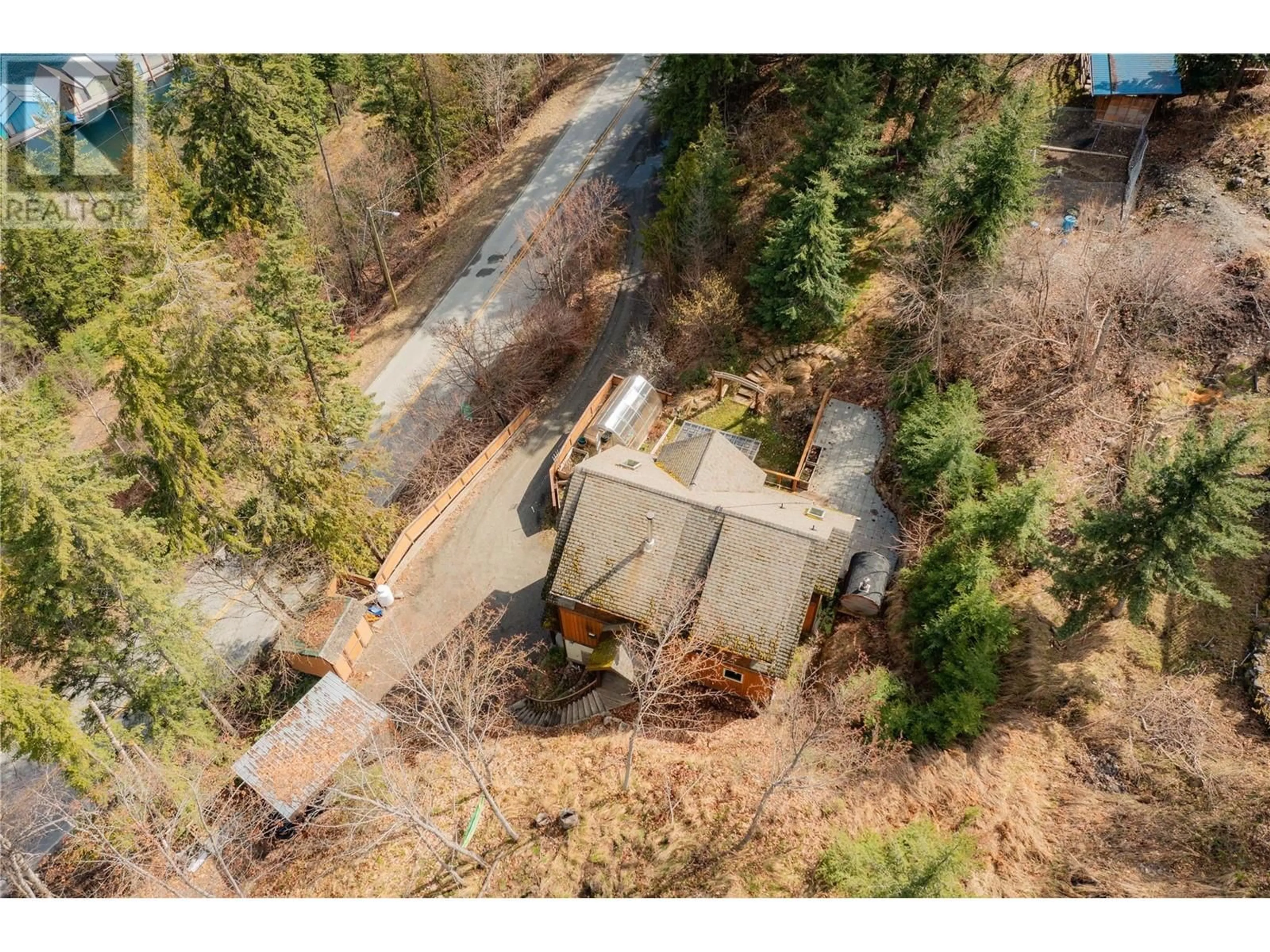 A pic from outside/outdoor area/front of a property/back of a property/a pic from drone, unknown for 641 FRONT STREET, Kaslo British Columbia V0G1M0