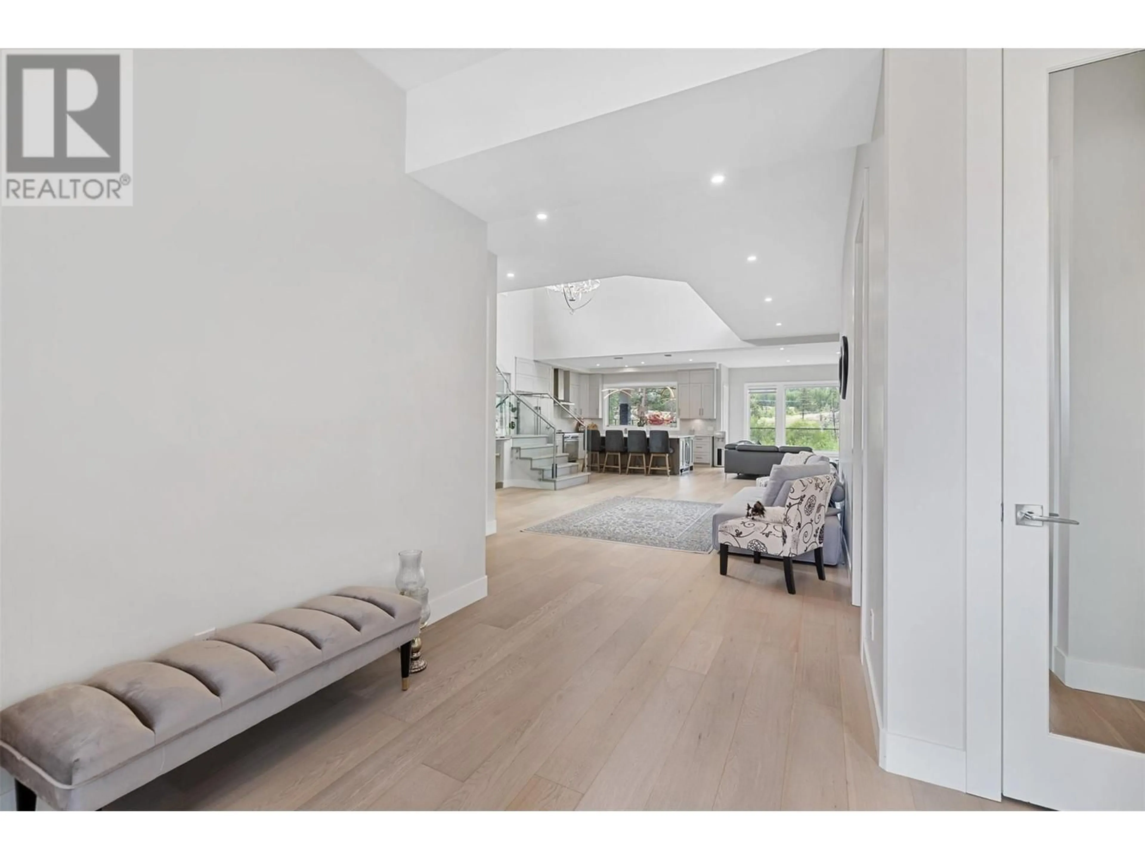 Indoor foyer for 1287 JACK SMITH ROAD, Kelowna British Columbia V1W5N1