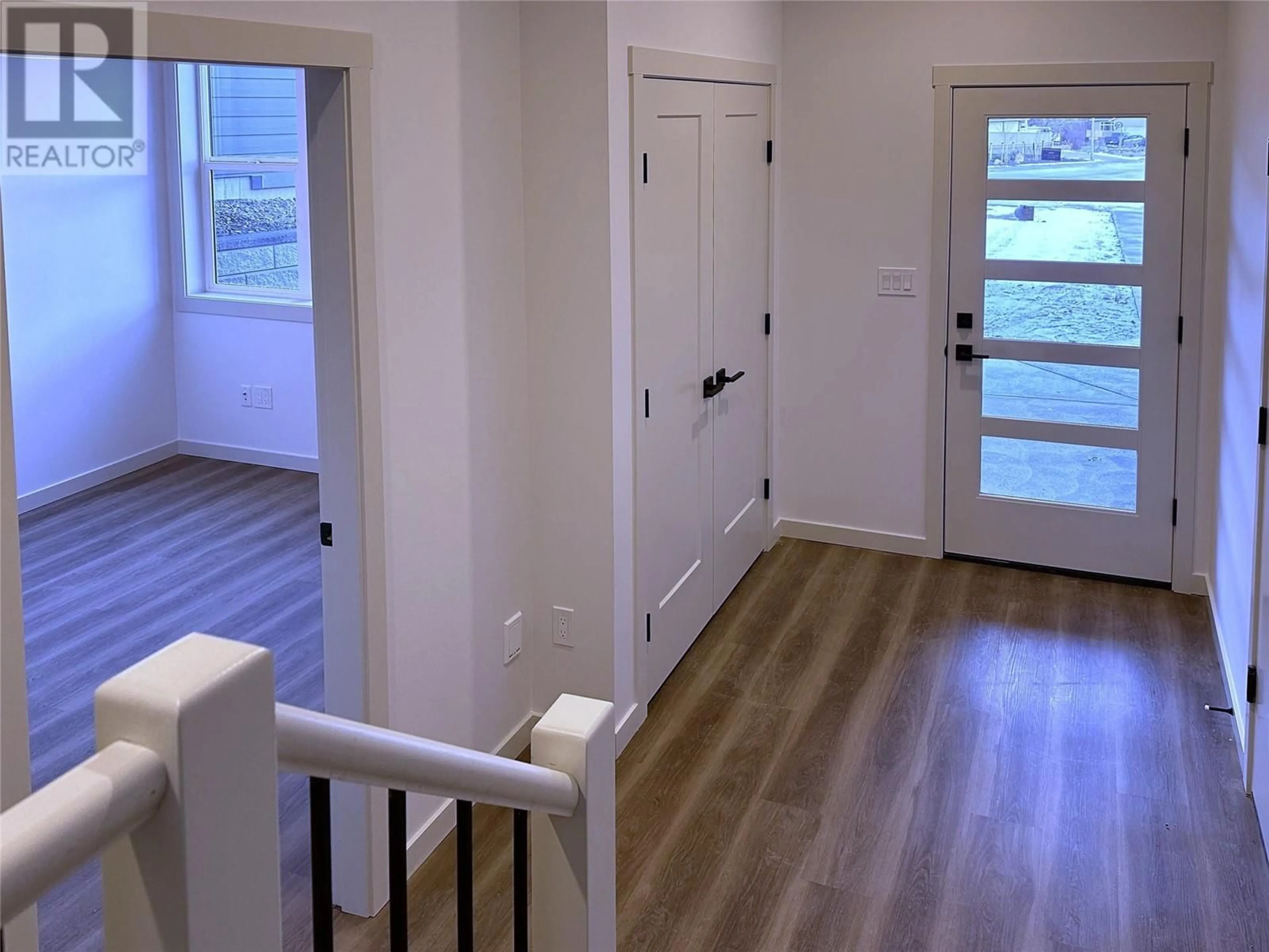 Indoor entryway, wood floors for 5577 COSTER Place, Kamloops British Columbia V2C4Z3