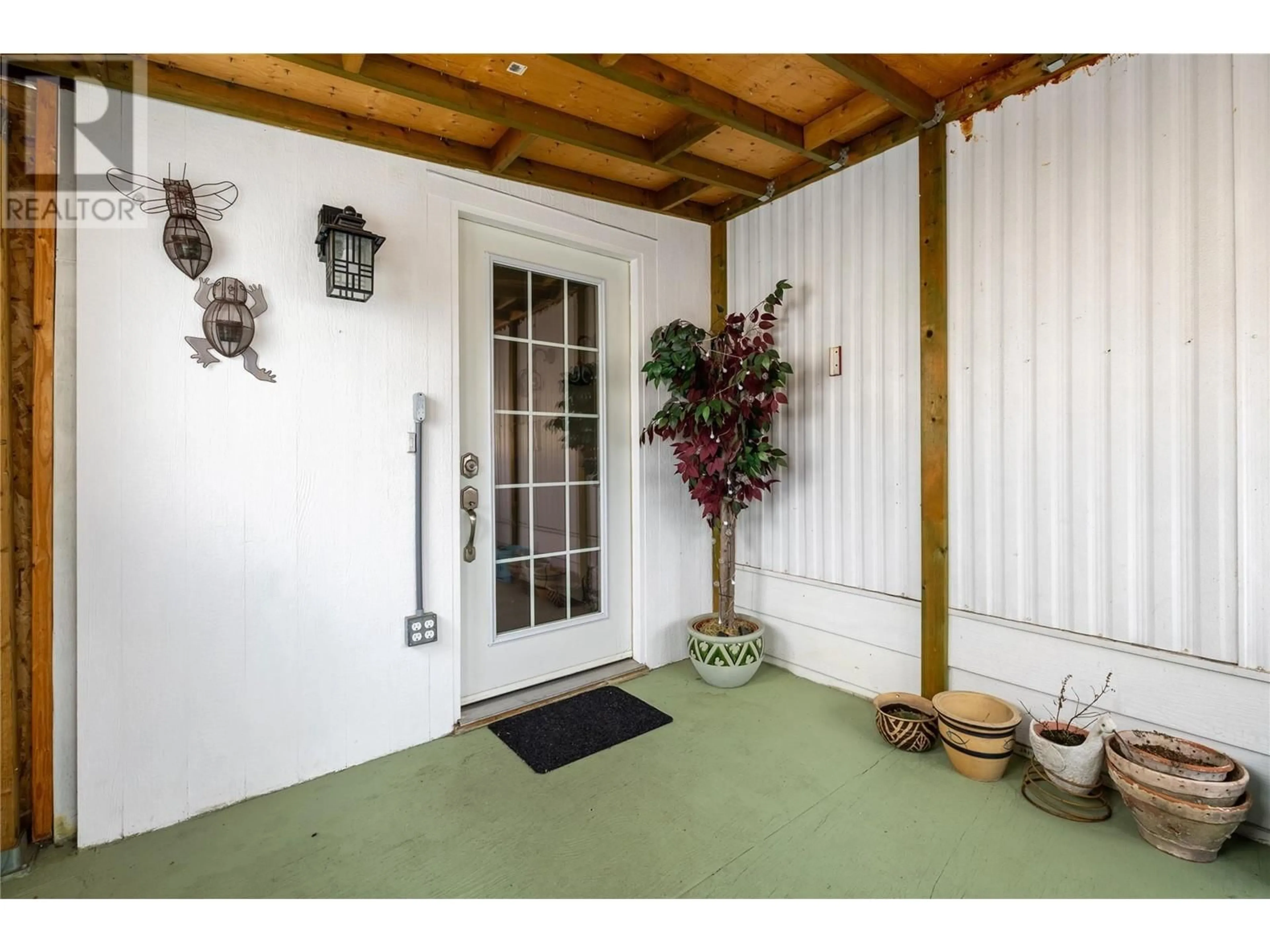 Indoor entryway, wood floors for 1999 97 Highway S Unit# 221, Westbank British Columbia V1Z1B2