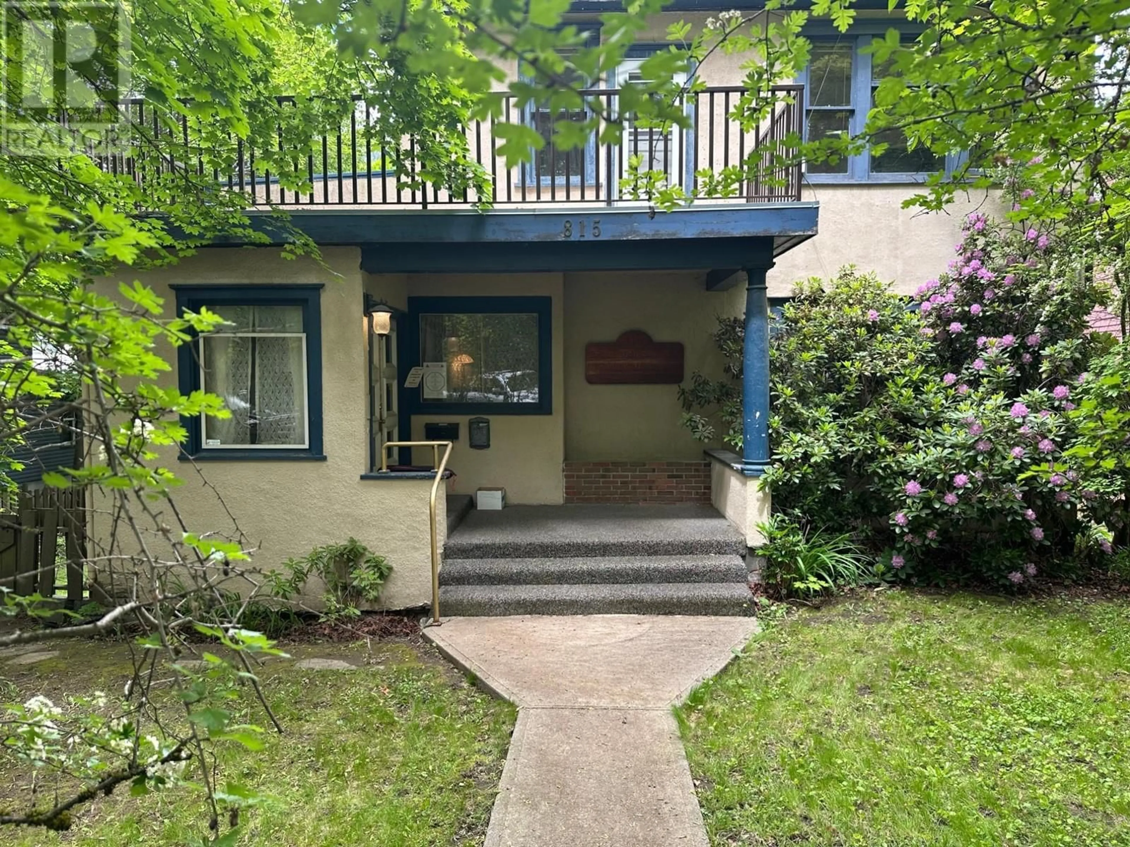 A pic from outside/outdoor area/front of a property/back of a property/a pic from drone, street for 815 BAKER STREET, Nelson British Columbia V1L4J8
