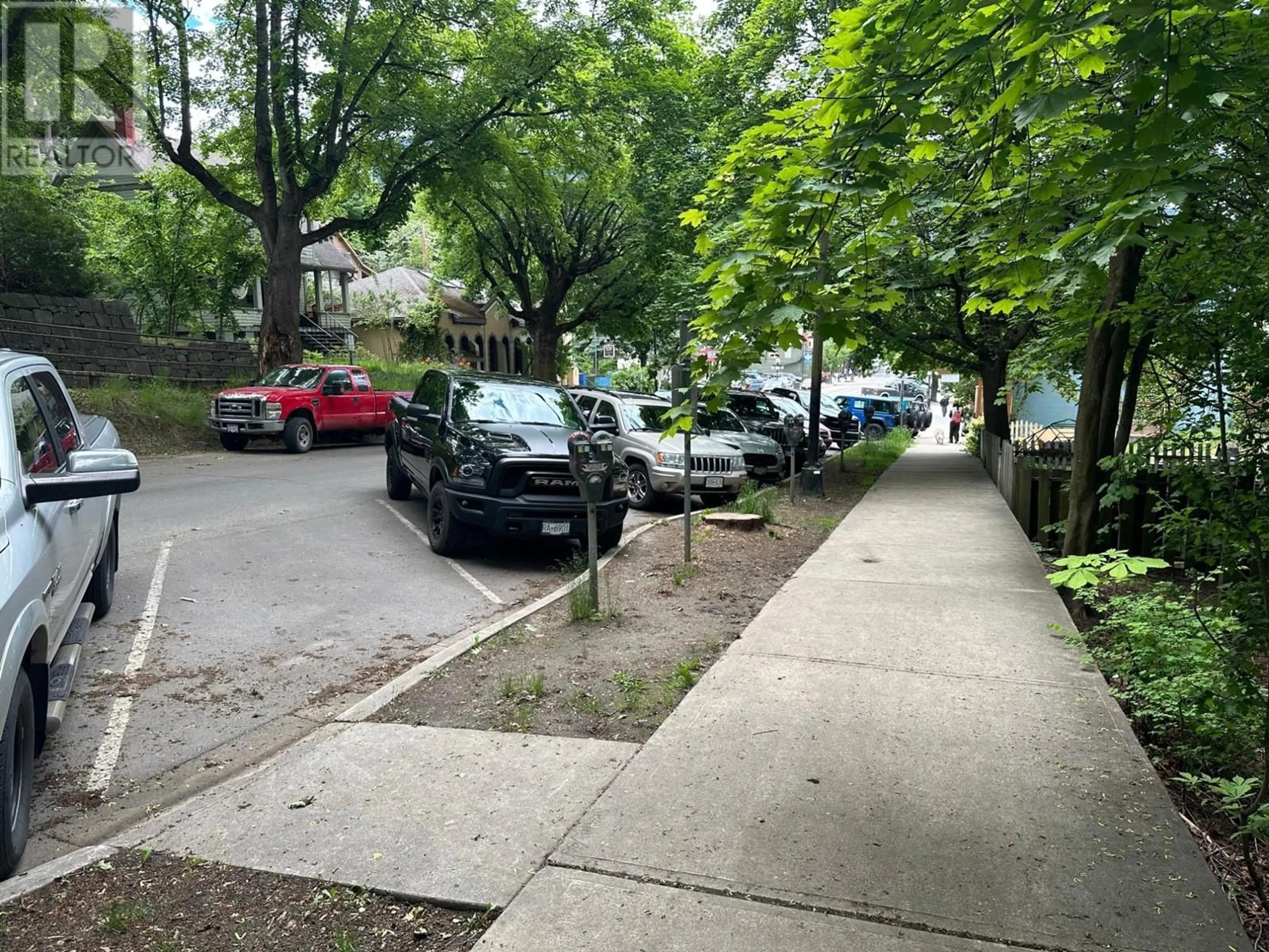 Parking for 815 BAKER STREET, Nelson British Columbia V1L4J8