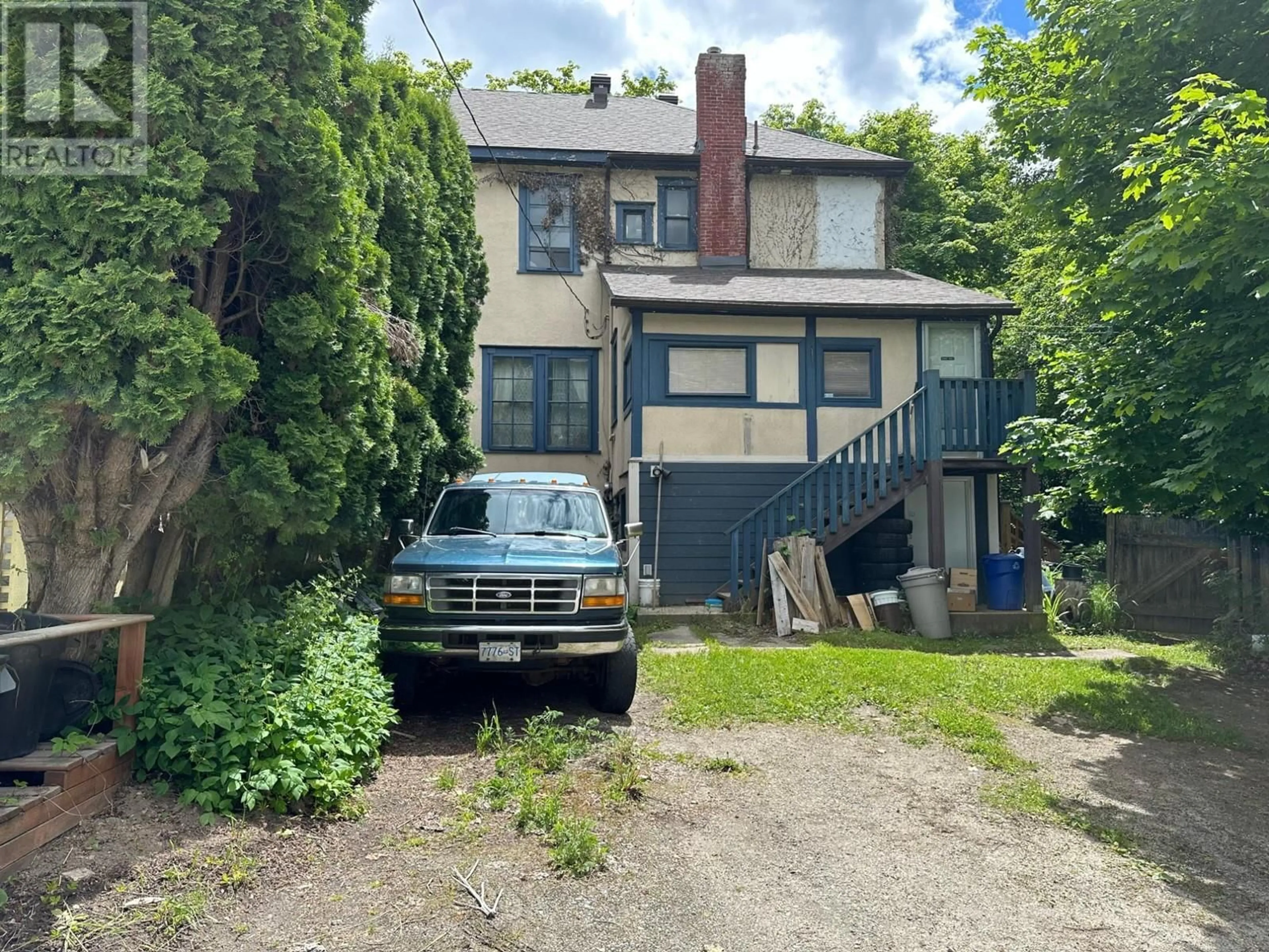 A pic from outside/outdoor area/front of a property/back of a property/a pic from drone, street for 815 BAKER STREET, Nelson British Columbia V1L4J8