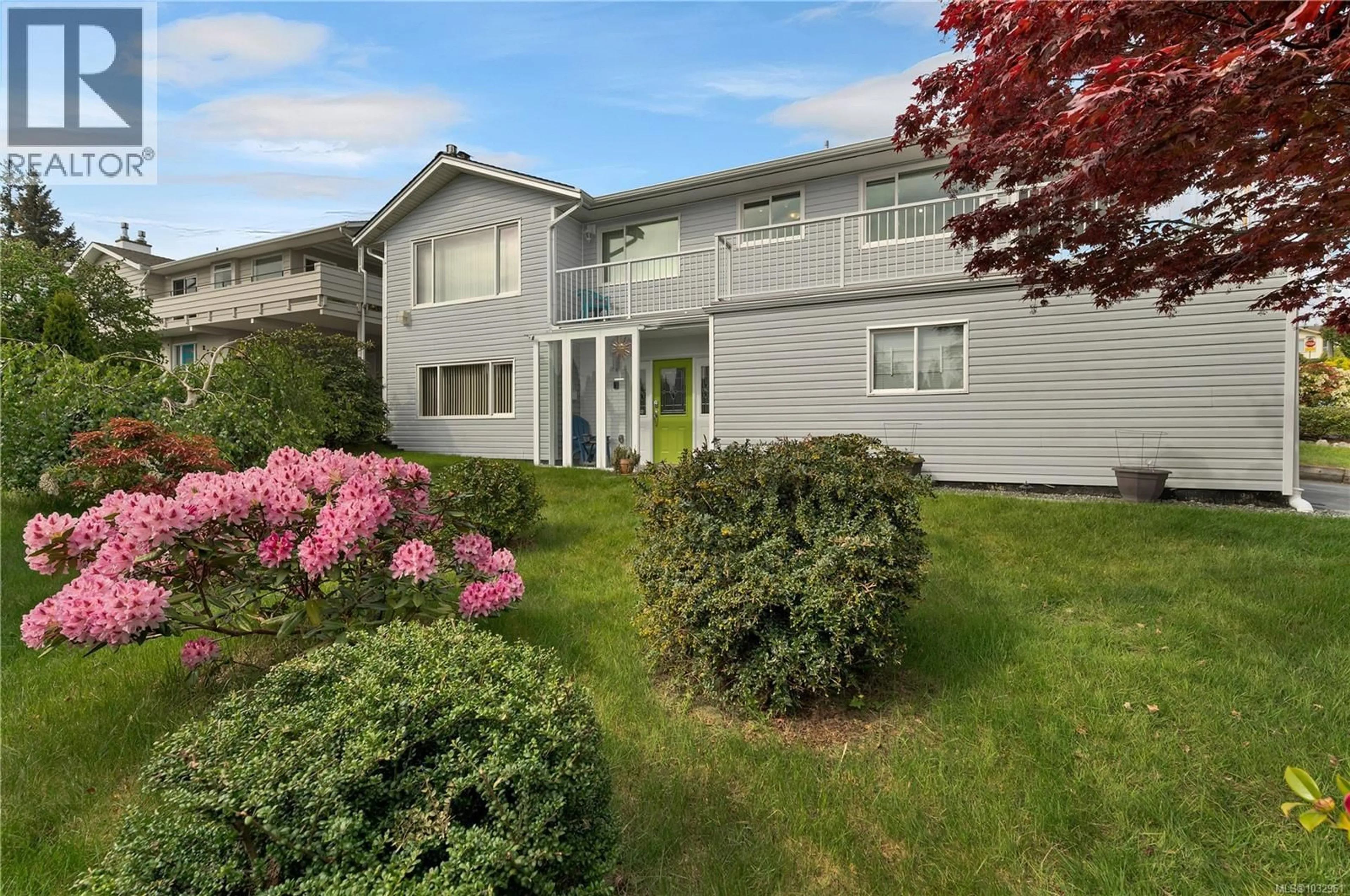 A pic from outside/outdoor area/front of a property/back of a property/a pic from drone, street for 208 ALDER STREET SOUTH, Campbell River British Columbia V9W2N6