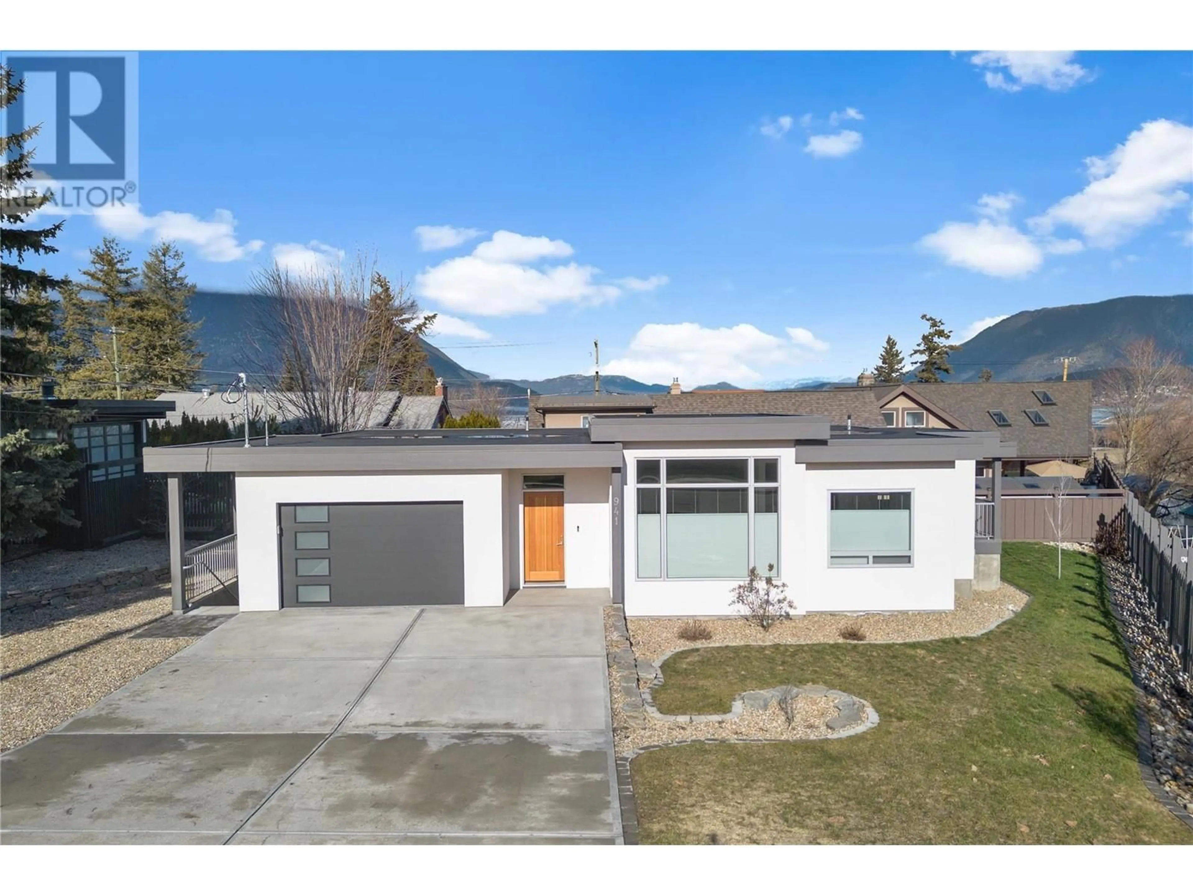 Frontside or backside of a home, the street view for 941 8 Avenue NE, Salmon Arm British Columbia V1E4N5