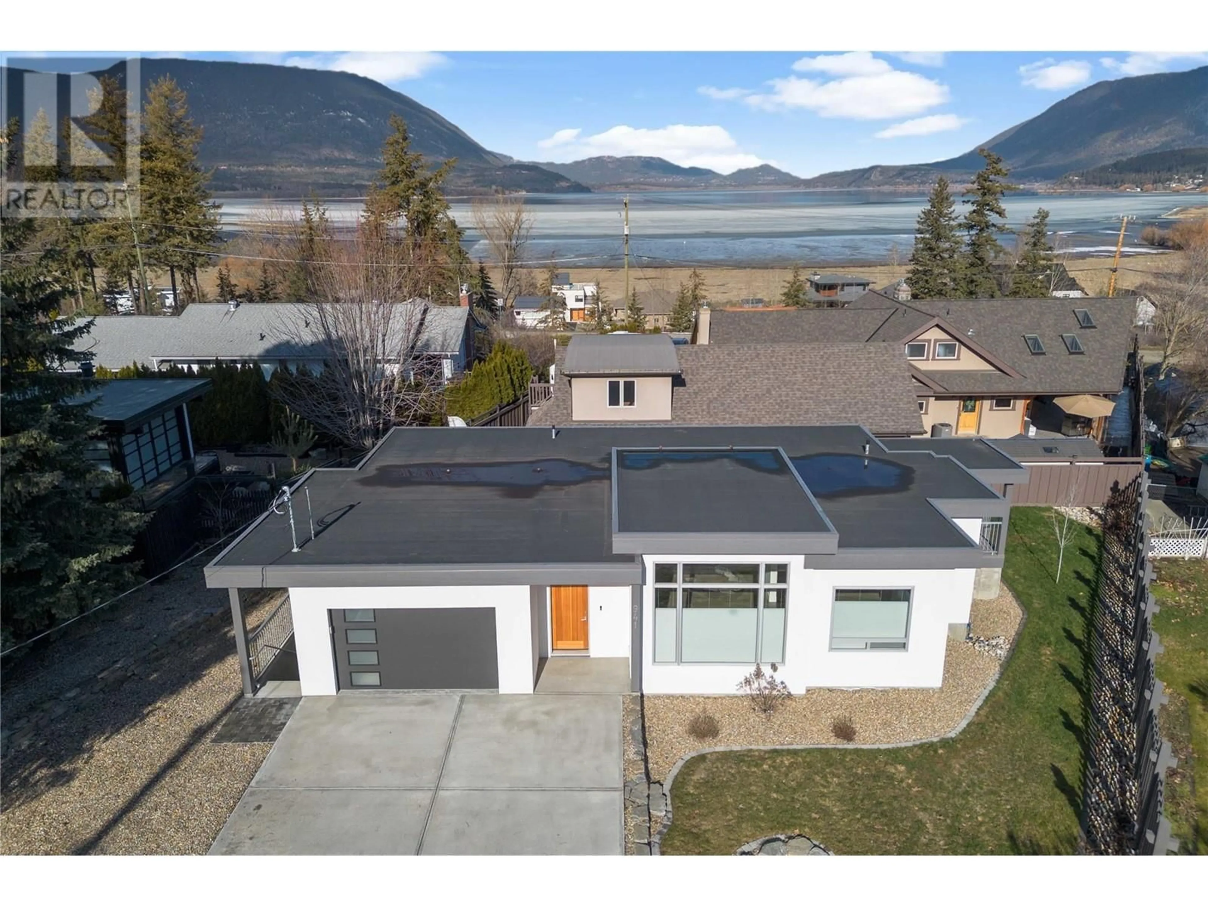 Frontside or backside of a home, the street view for 941 8 Avenue NE, Salmon Arm British Columbia V1E4N5