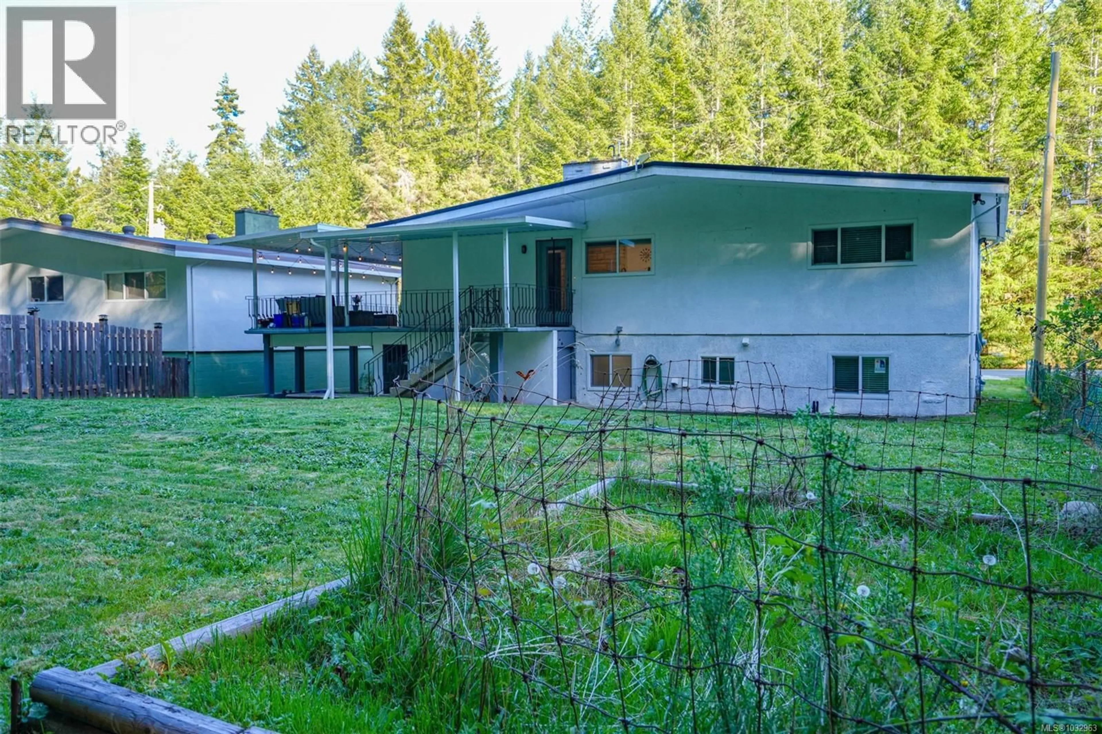 A pic from outside/outdoor area/front of a property/back of a property/a pic from drone, unknown for 4658 VICTORIA DRIVE NORTH, Port Alberni British Columbia V9Y7A1