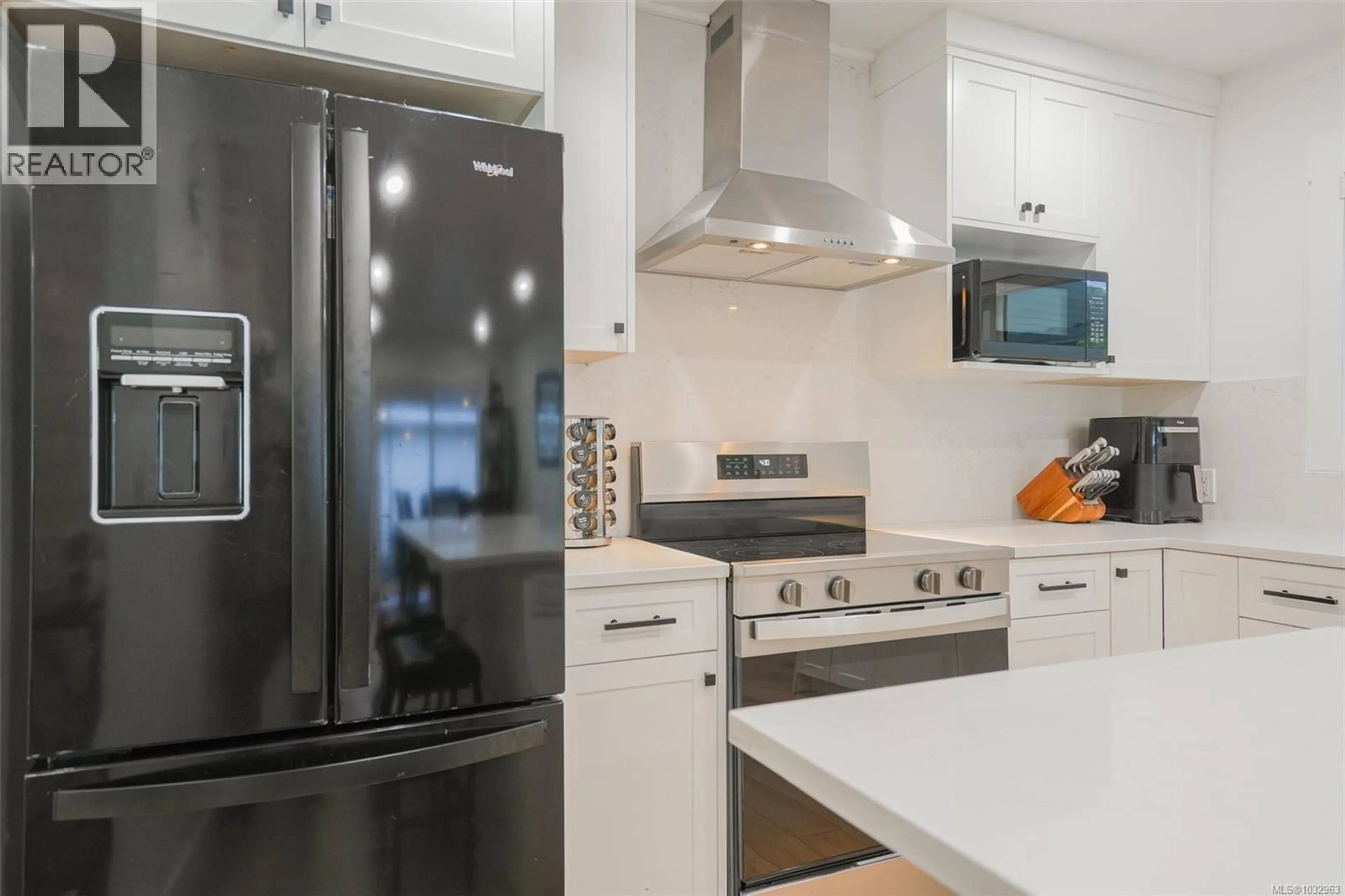 Contemporary kitchen, ceramic/tile floor for 4658 VICTORIA DRIVE NORTH, Port Alberni British Columbia V9Y7A1