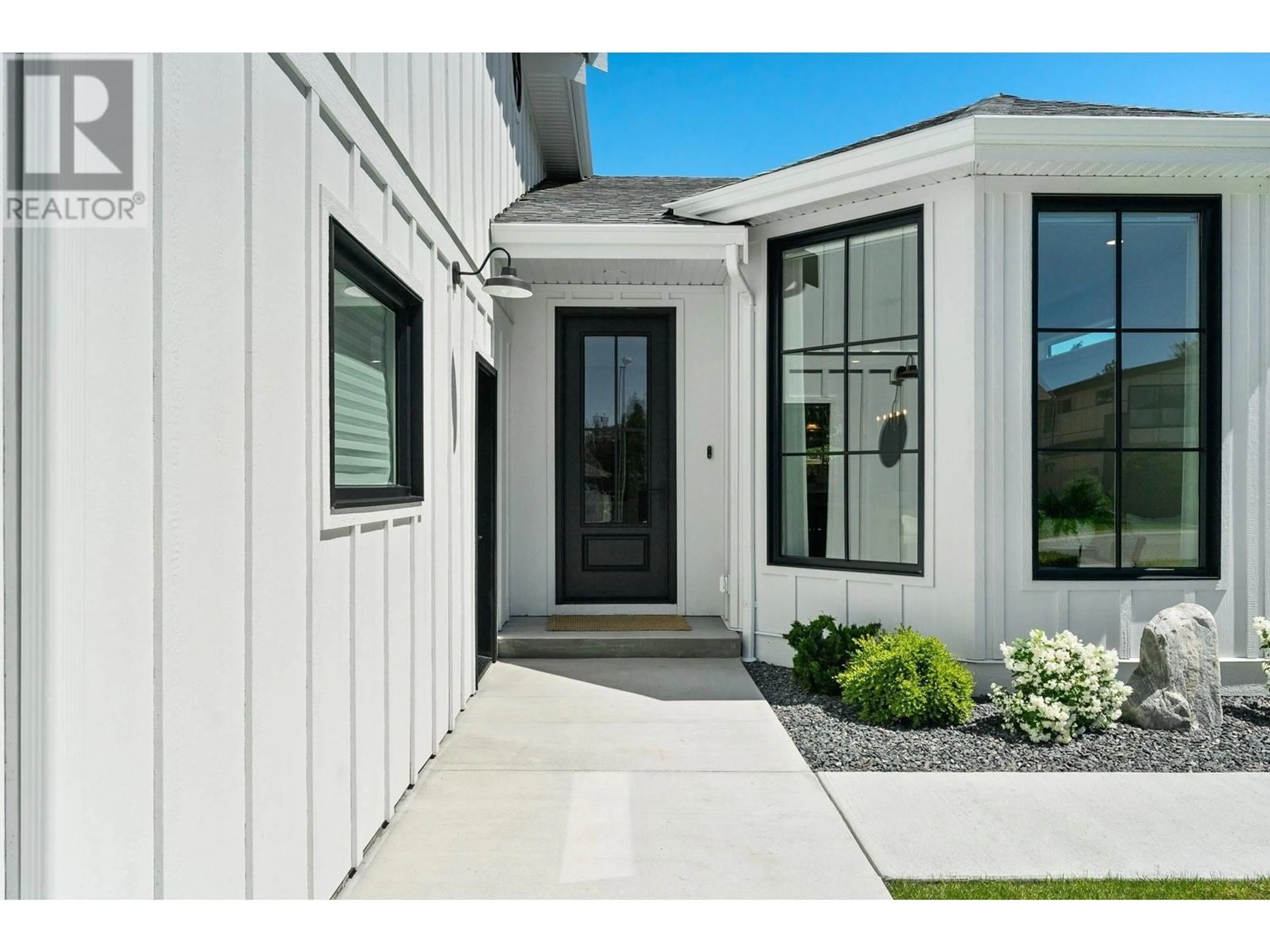 Indoor entryway, ceramic floors for 4015 Belmont Road, Kelowna British Columbia V1W2Z2