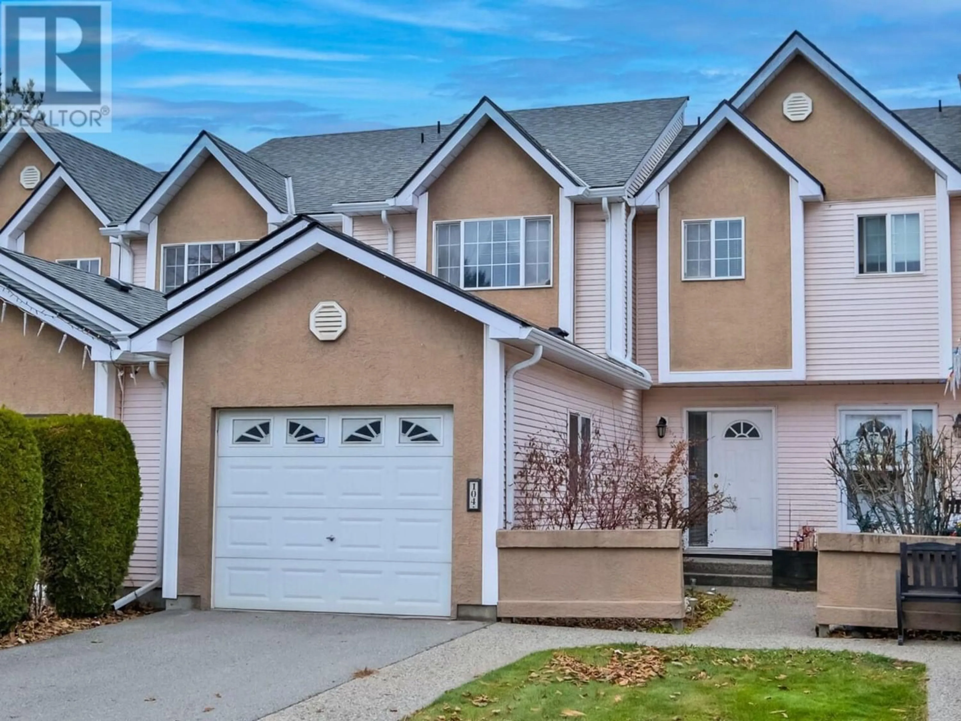 Home with vinyl exterior material, street for 104 - 160 CELANO CRESCENT, Kelowna British Columbia V1V1X9