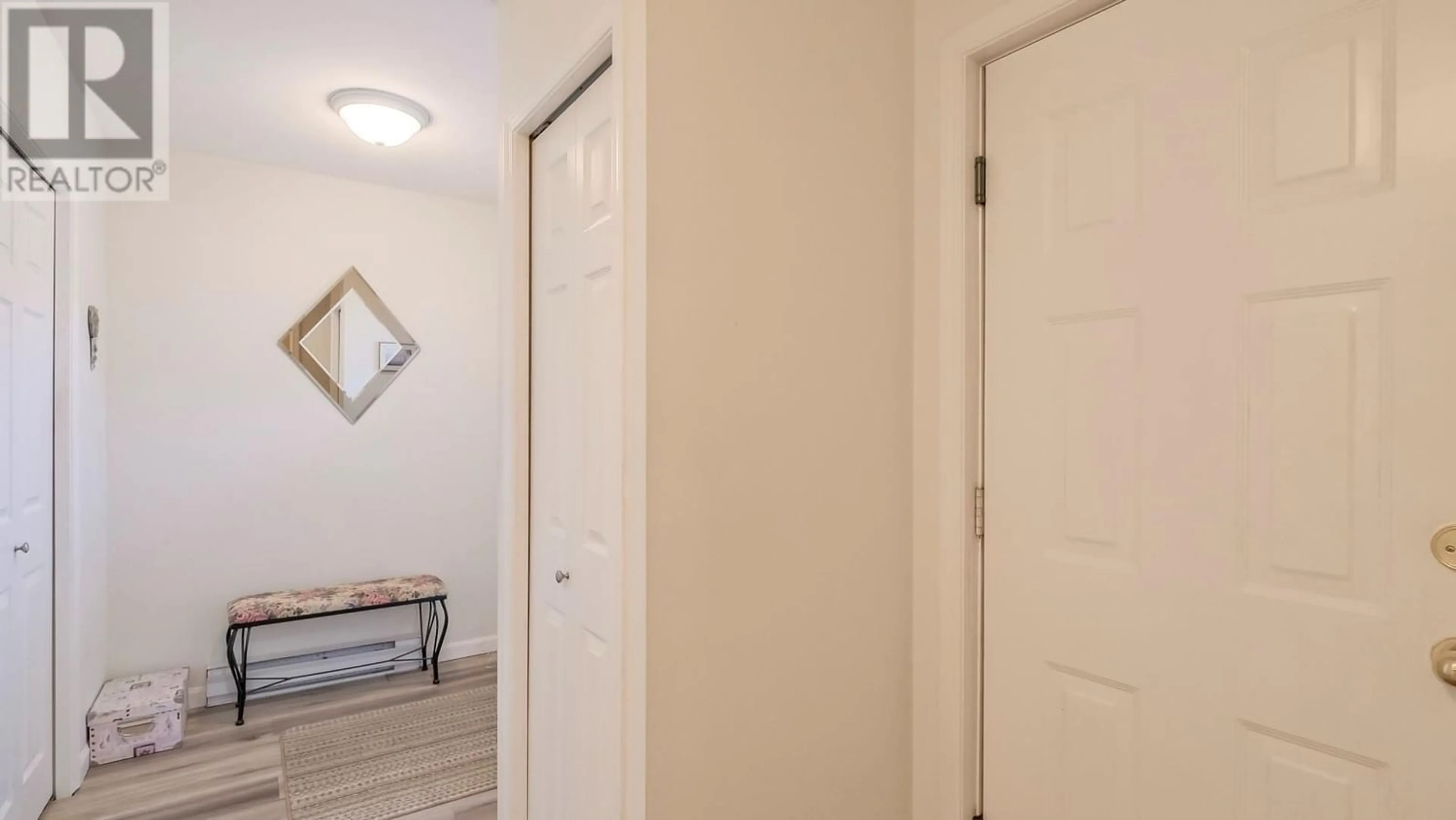 Indoor entryway for 104 - 160 CELANO CRESCENT, Kelowna British Columbia V1V1X9