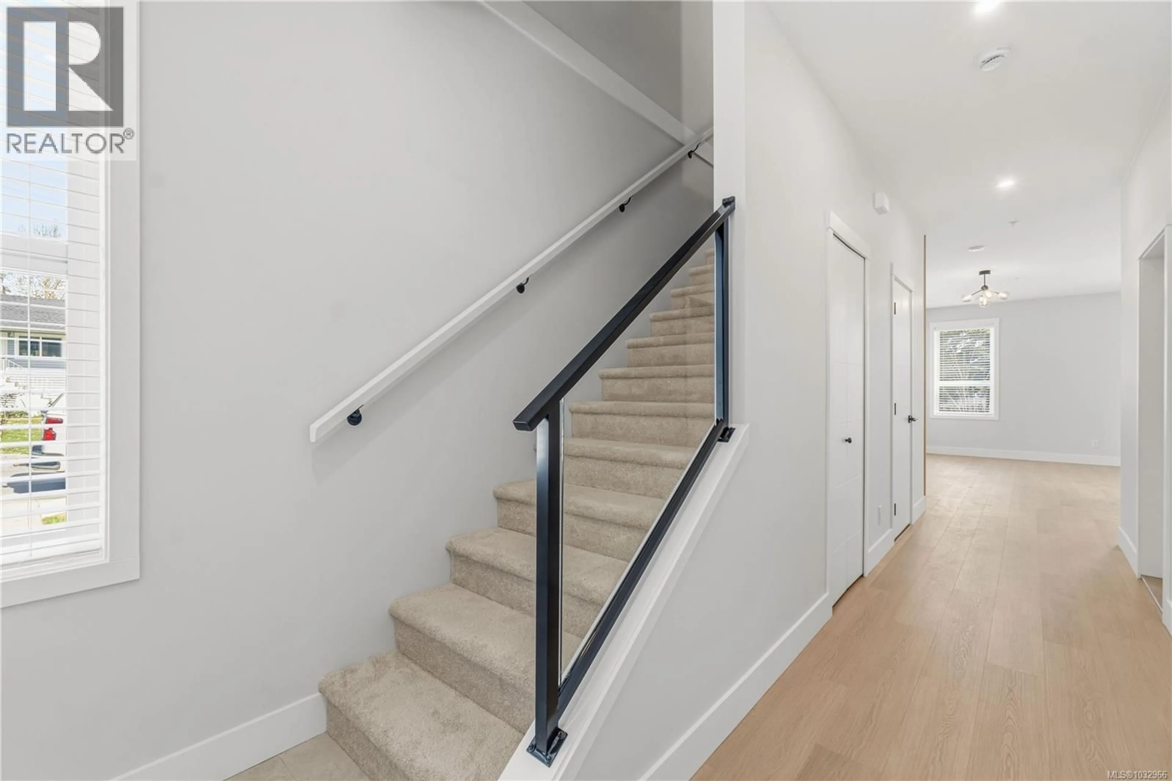 Stairs for 1515 MARBAN ROAD, Nanaimo British Columbia V9X1A1