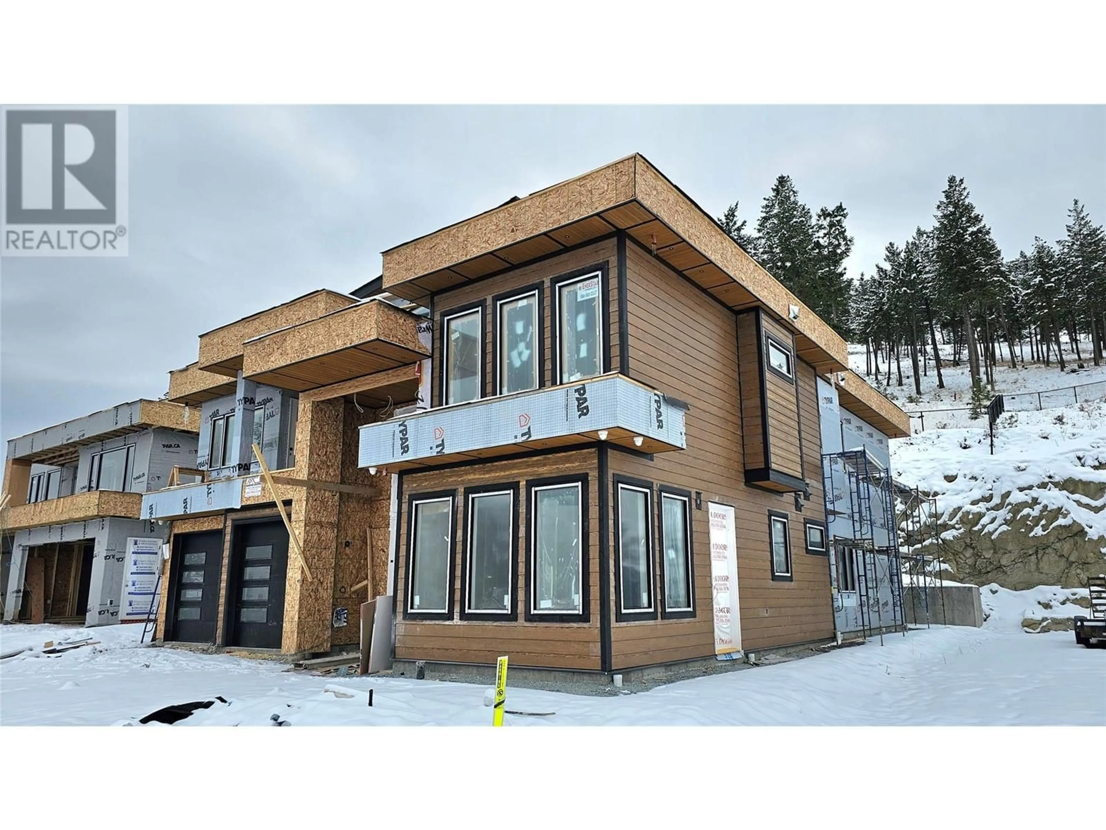 Home with vinyl exterior material, unknown for 2095 CORTINA DRIVE, Kelowna British Columbia V1P1V1