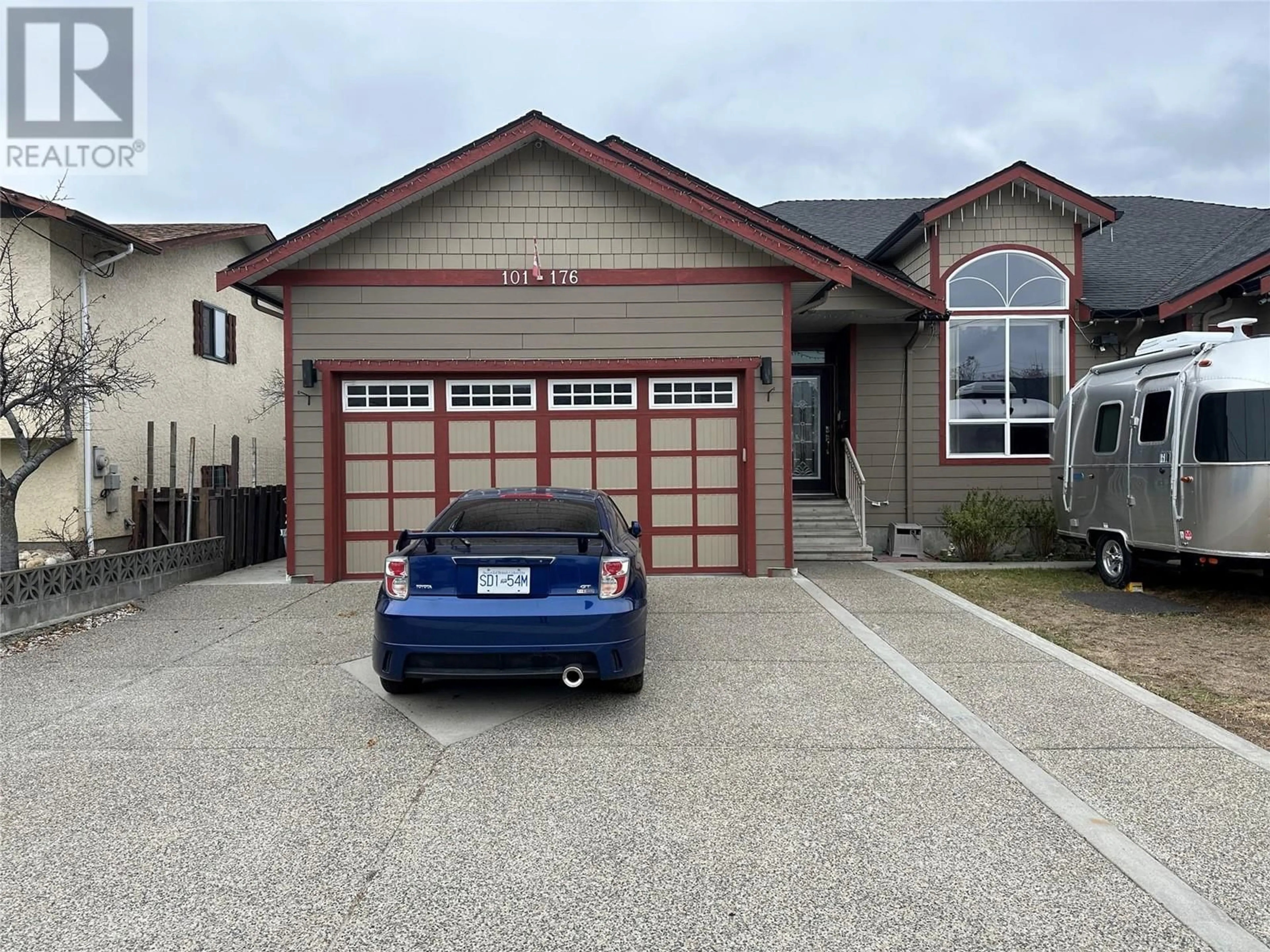 Indoor garage for 101 - 176 PHOENIX AVENUE, Penticton British Columbia V2A2Z5