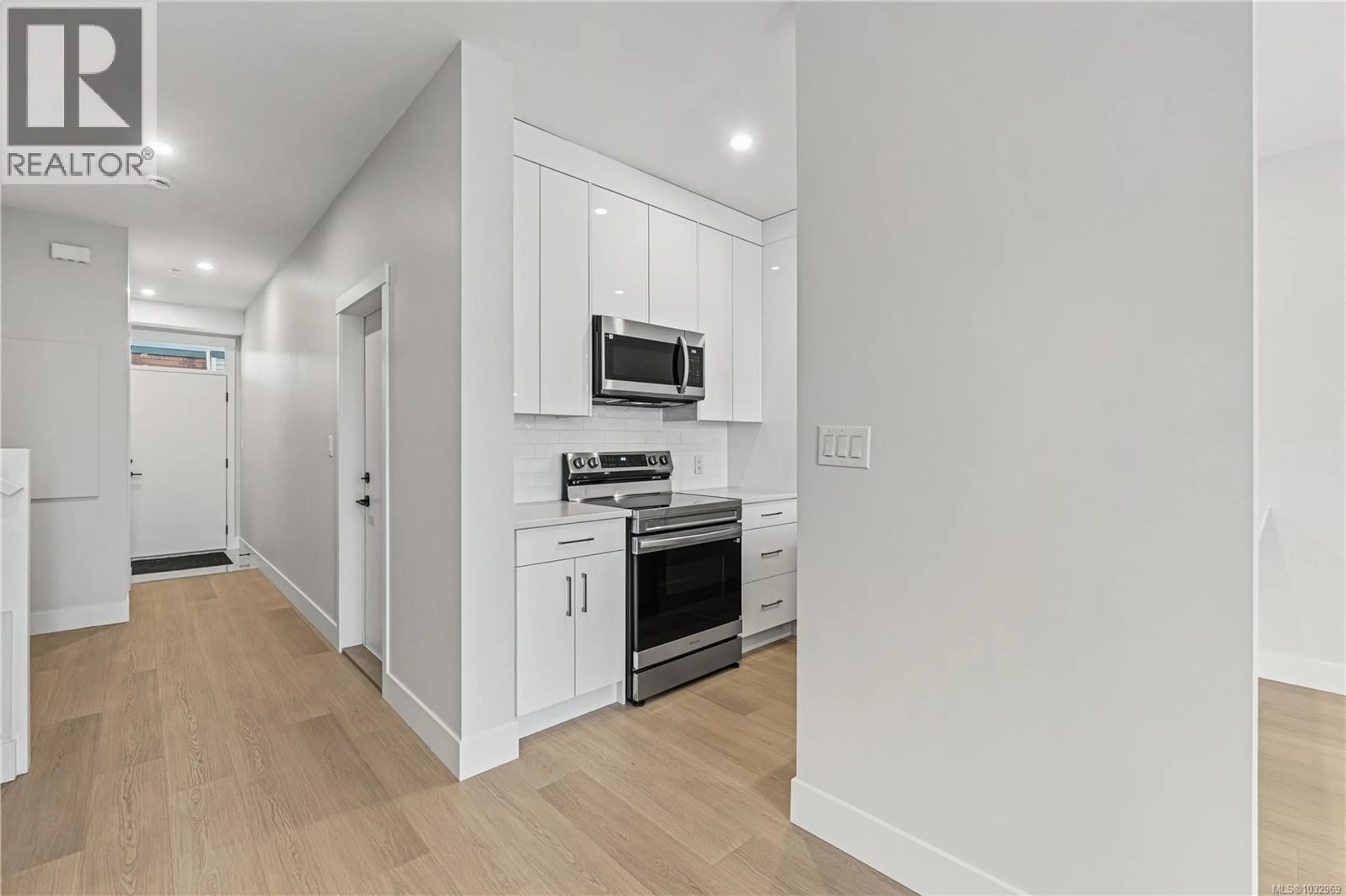 Standard kitchen, unknown for 1517 MARBAN ROAD, Nanaimo British Columbia V9X1A1