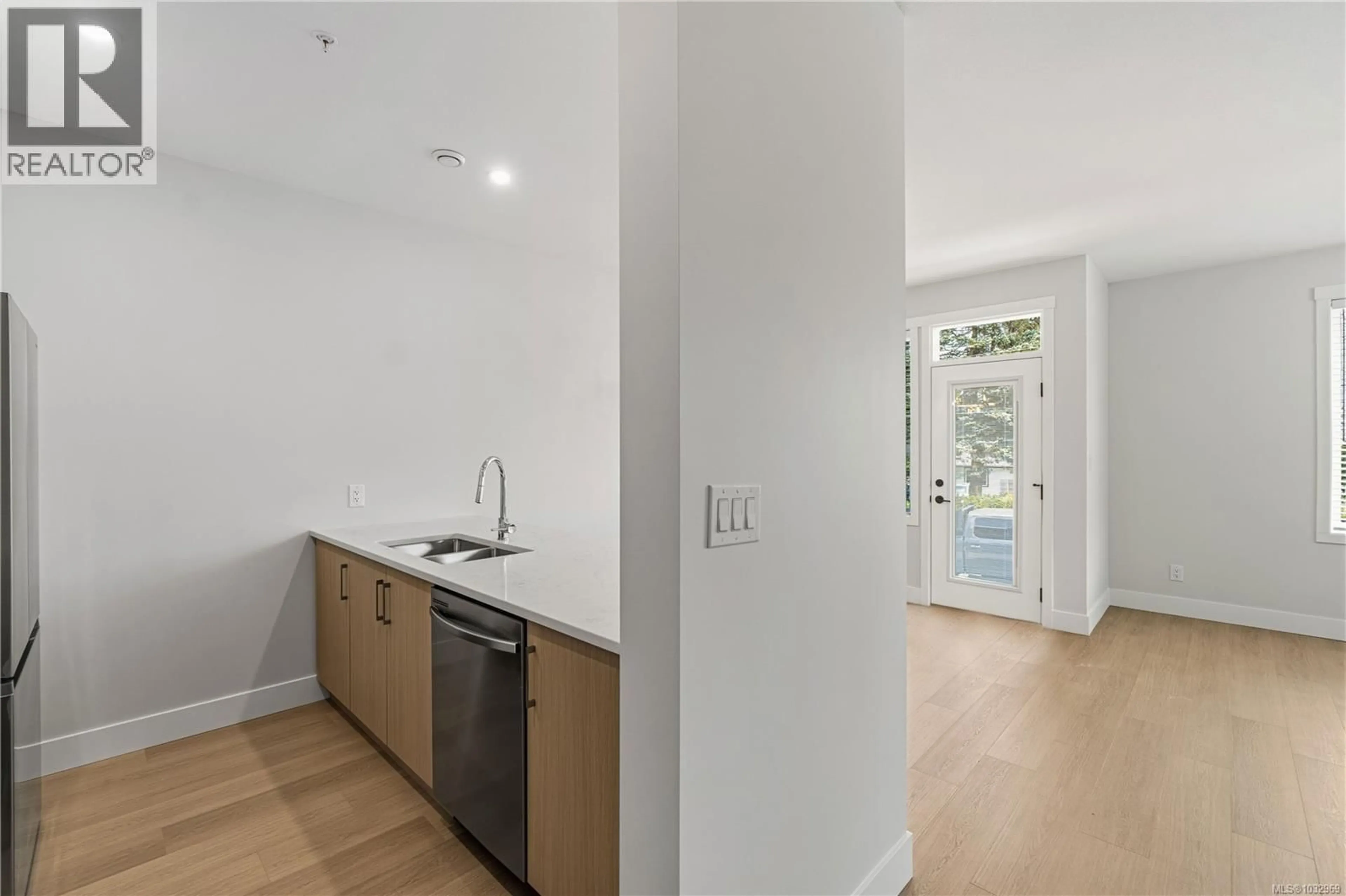 Standard kitchen, unknown for 1517 MARBAN ROAD, Nanaimo British Columbia V9X1A1