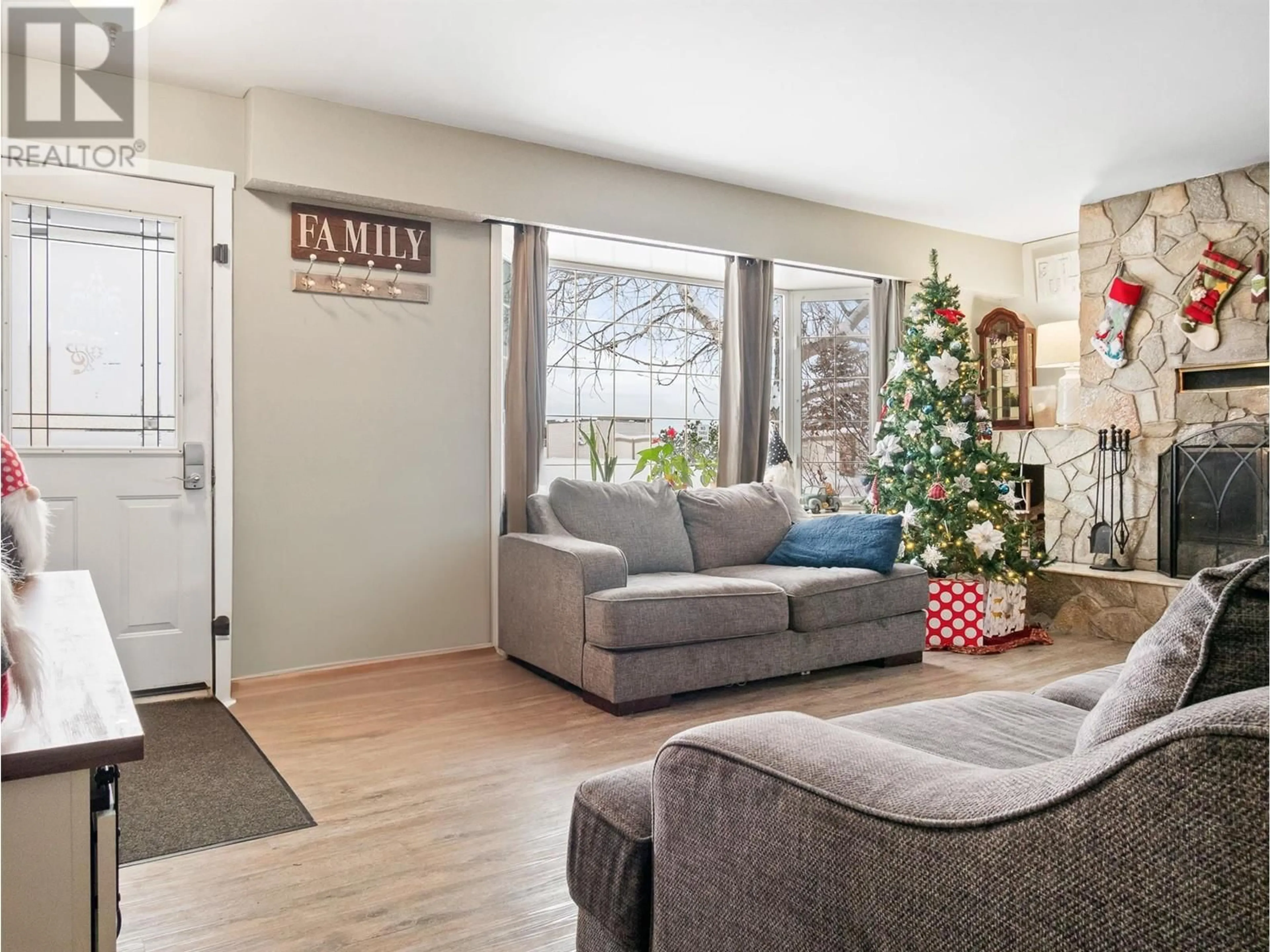 Living room, wood floors for 301 95 Avenue, Dawson Creek British Columbia V1G1H4