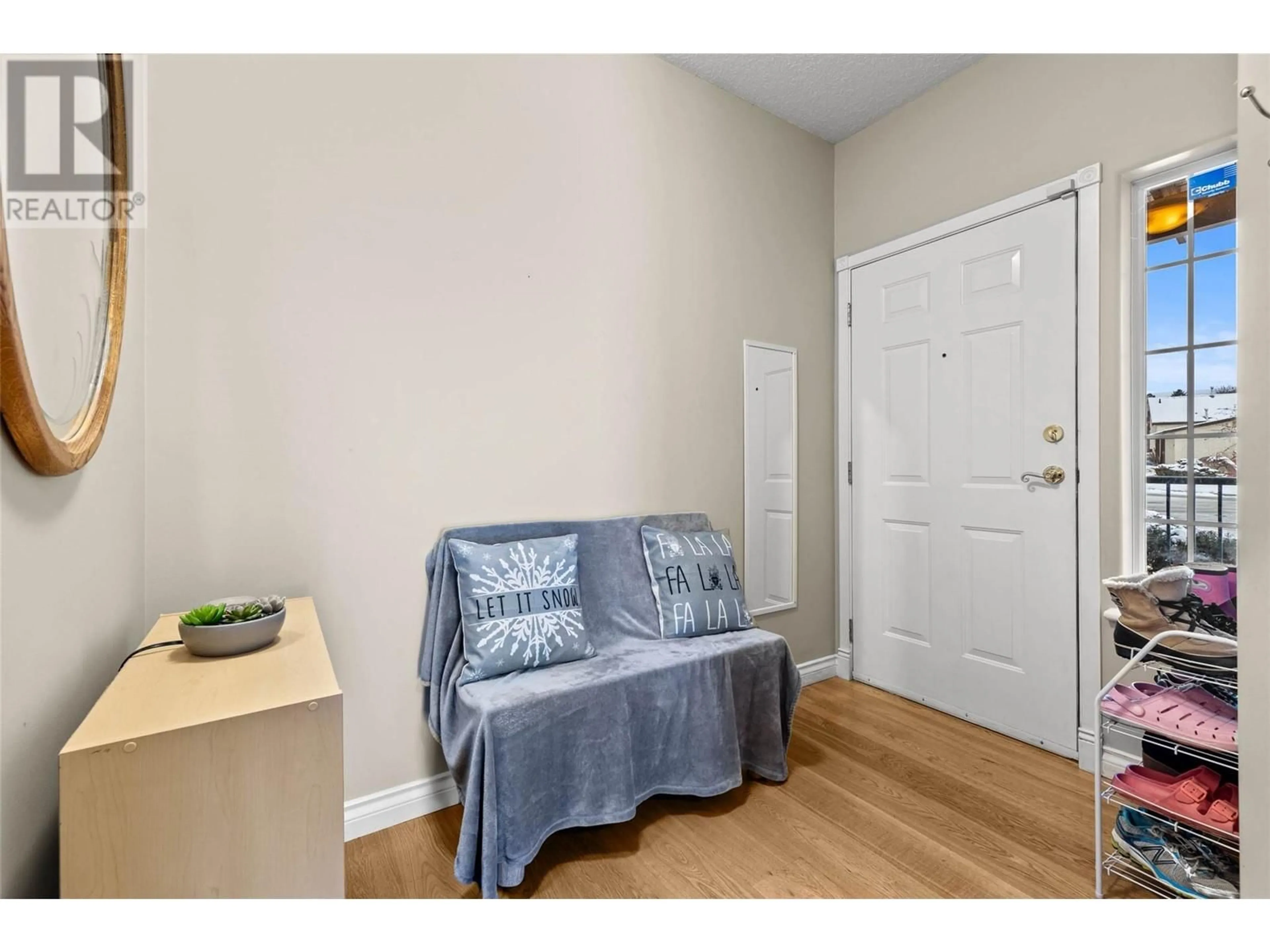 Indoor entryway, wood floors for 875 Sahali Terrace Unit# 501, Kamloops British Columbia V2B6W9