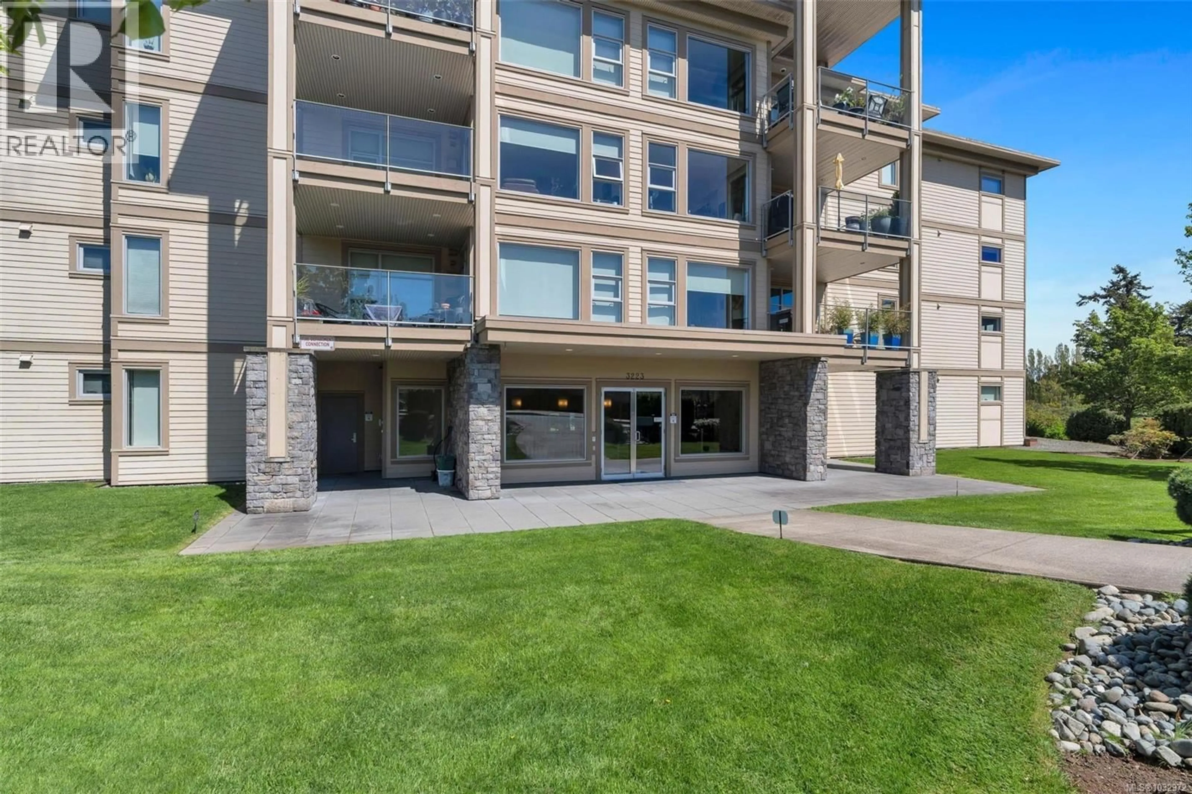 Patio, building for 407 - 3223 SELLECK WAY, Colwood British Columbia V9C3M8