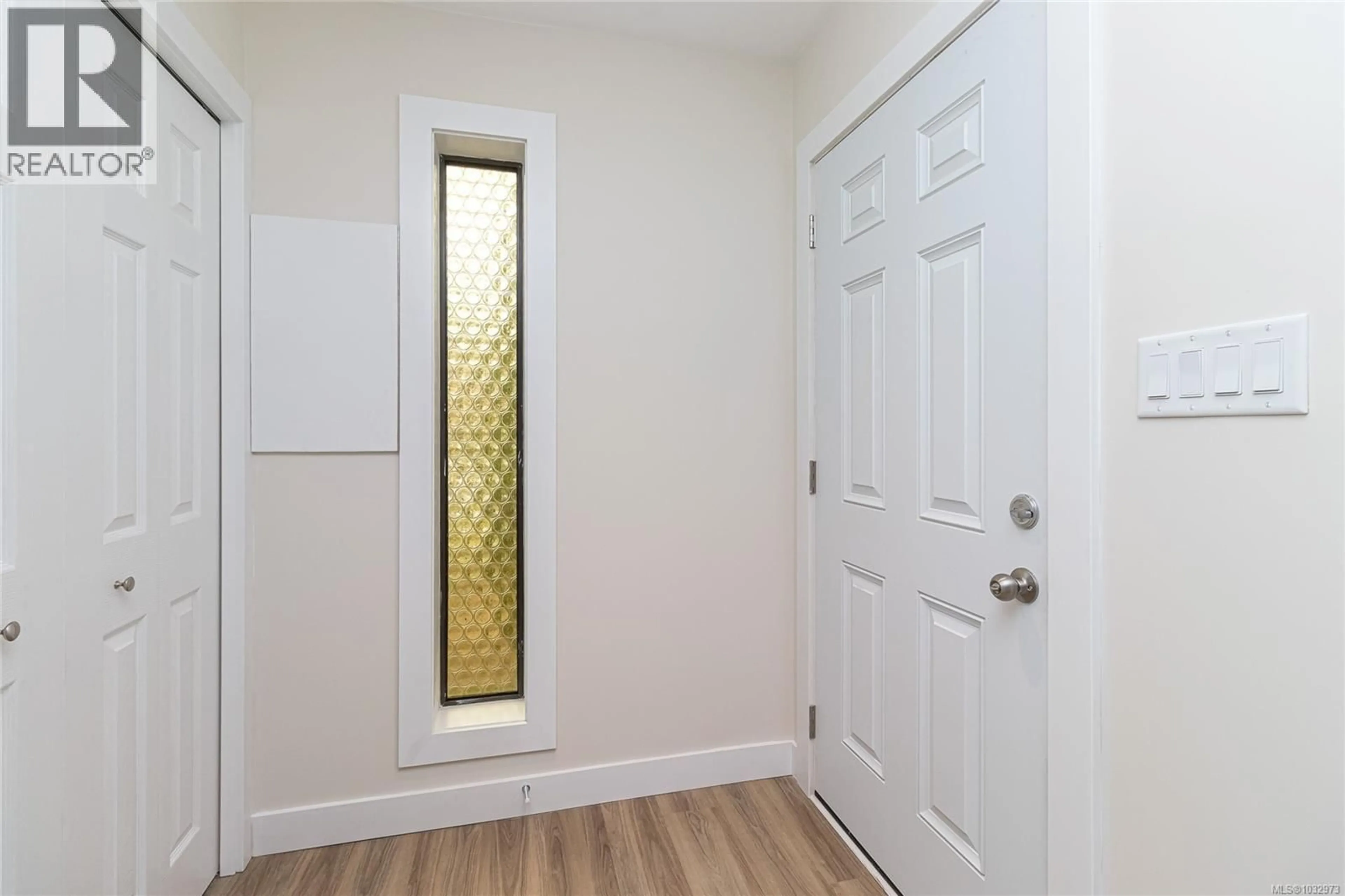 Indoor entryway for 1117 GOLDSTREAM AVENUE, Langford British Columbia V9B2N4