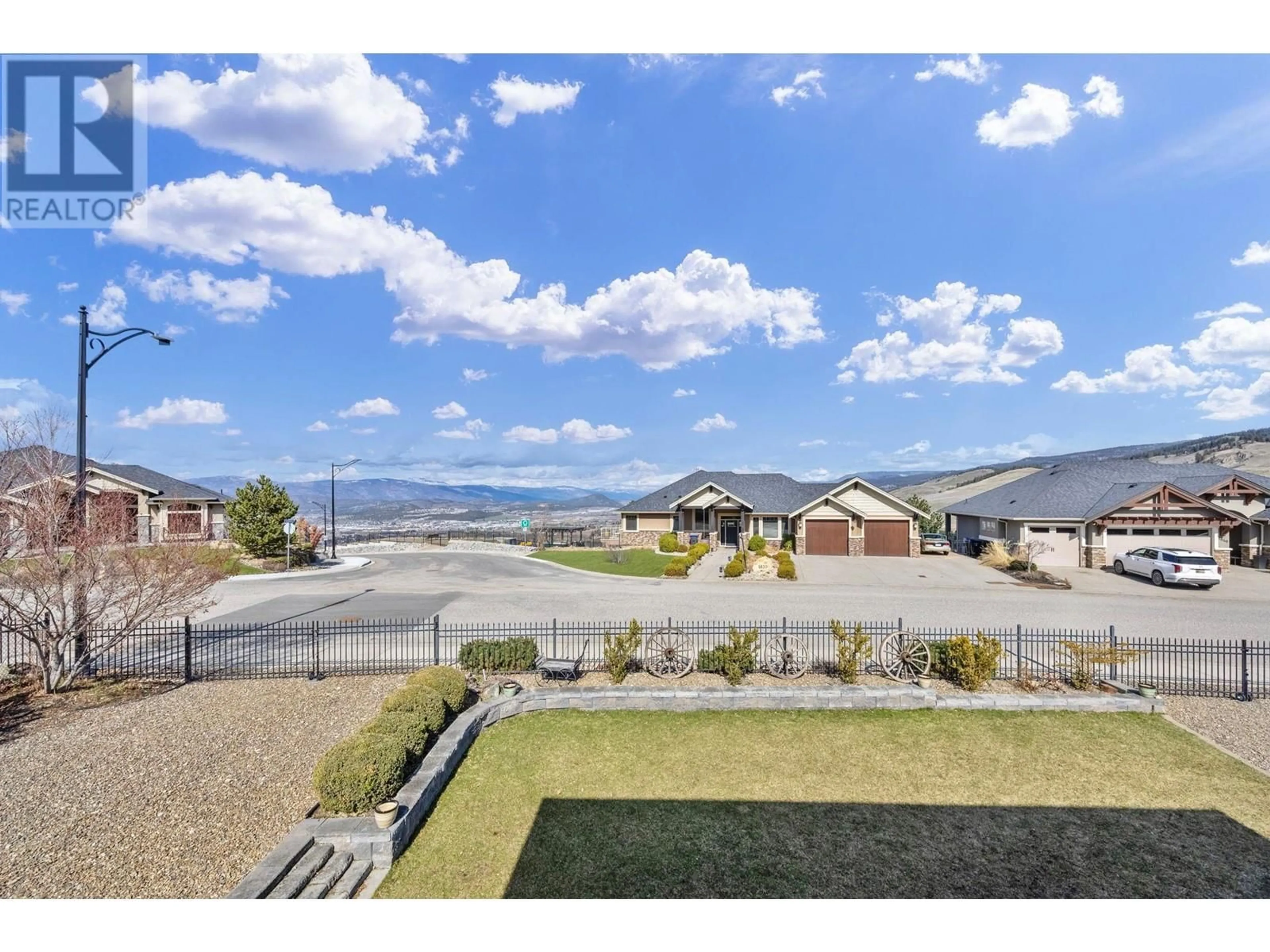A pic from outside/outdoor area/front of a property/back of a property/a pic from drone, mountain view for 338 PRESTWICK LANE, Kelowna British Columbia V1P1R7