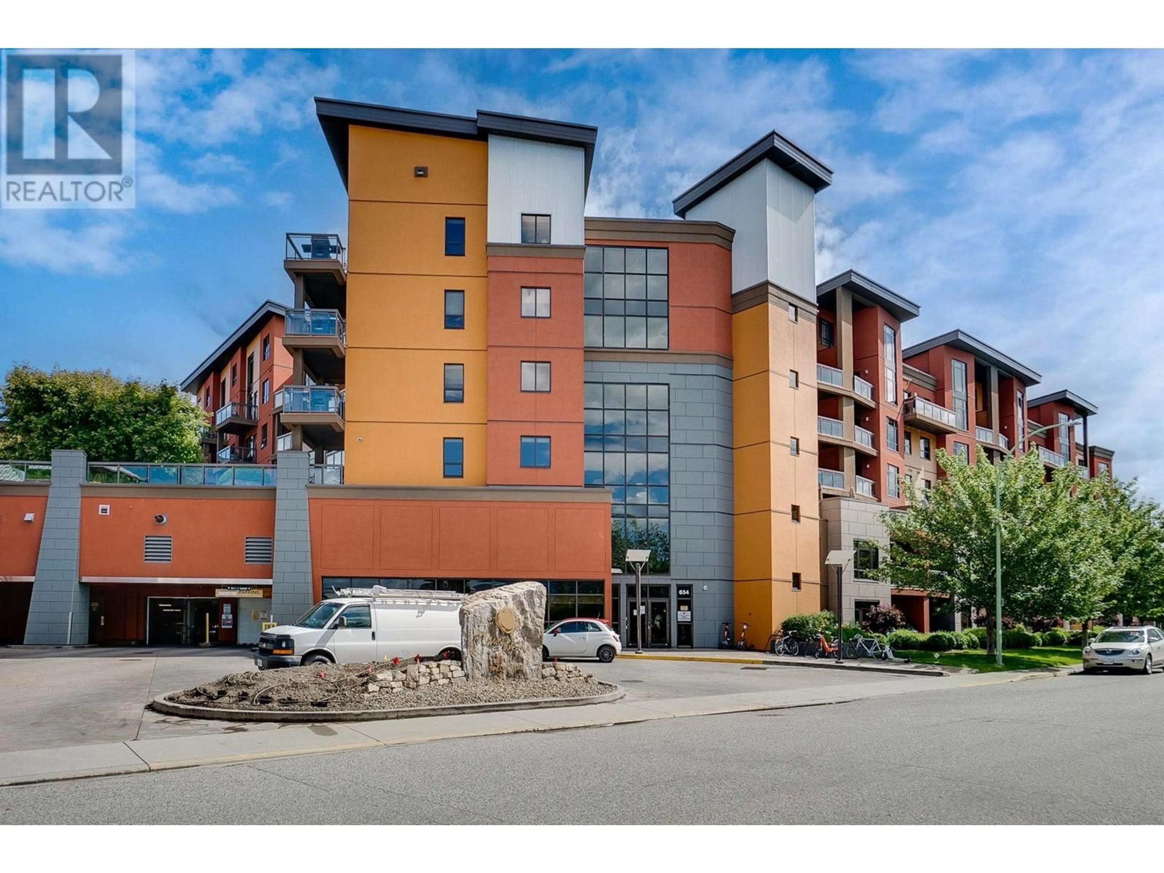 A pic from outside/outdoor area/front of a property/back of a property/a pic from drone, building for 638 - 654 COOK ROAD, Kelowna British Columbia V1W3G7