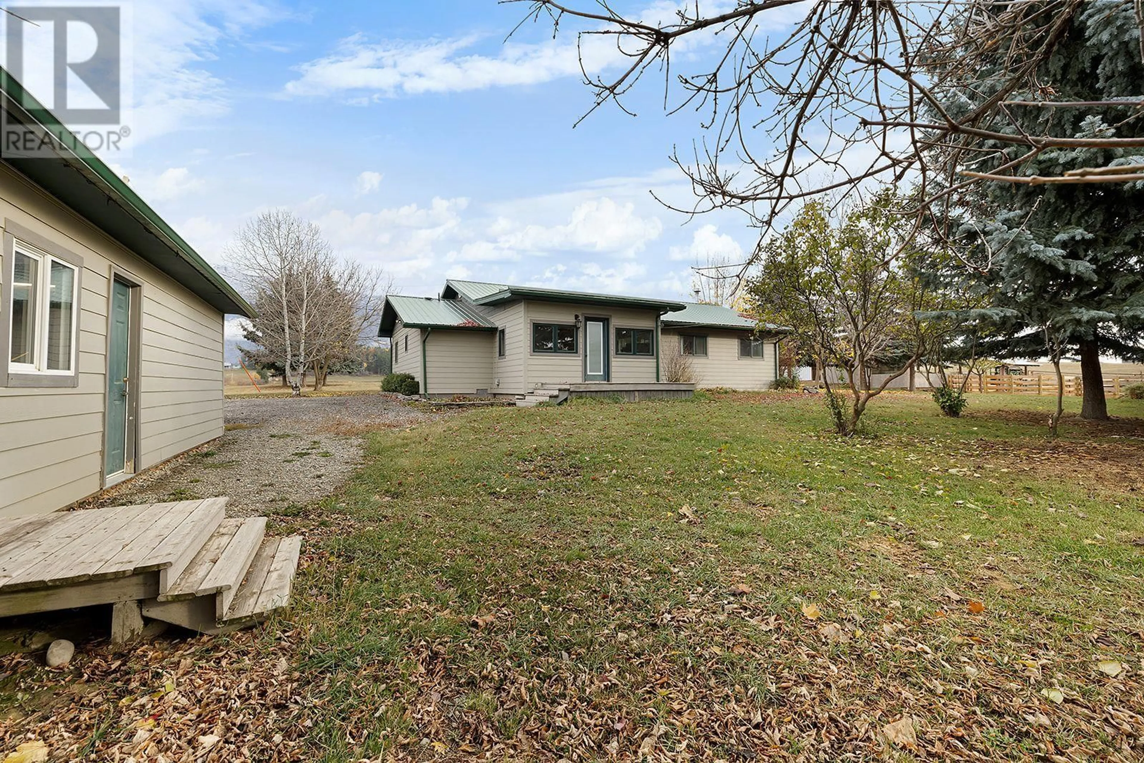 A pic from outside/outdoor area/front of a property/back of a property/a pic from drone, street for 2315 16TH STREET, Lister British Columbia V0B1G2