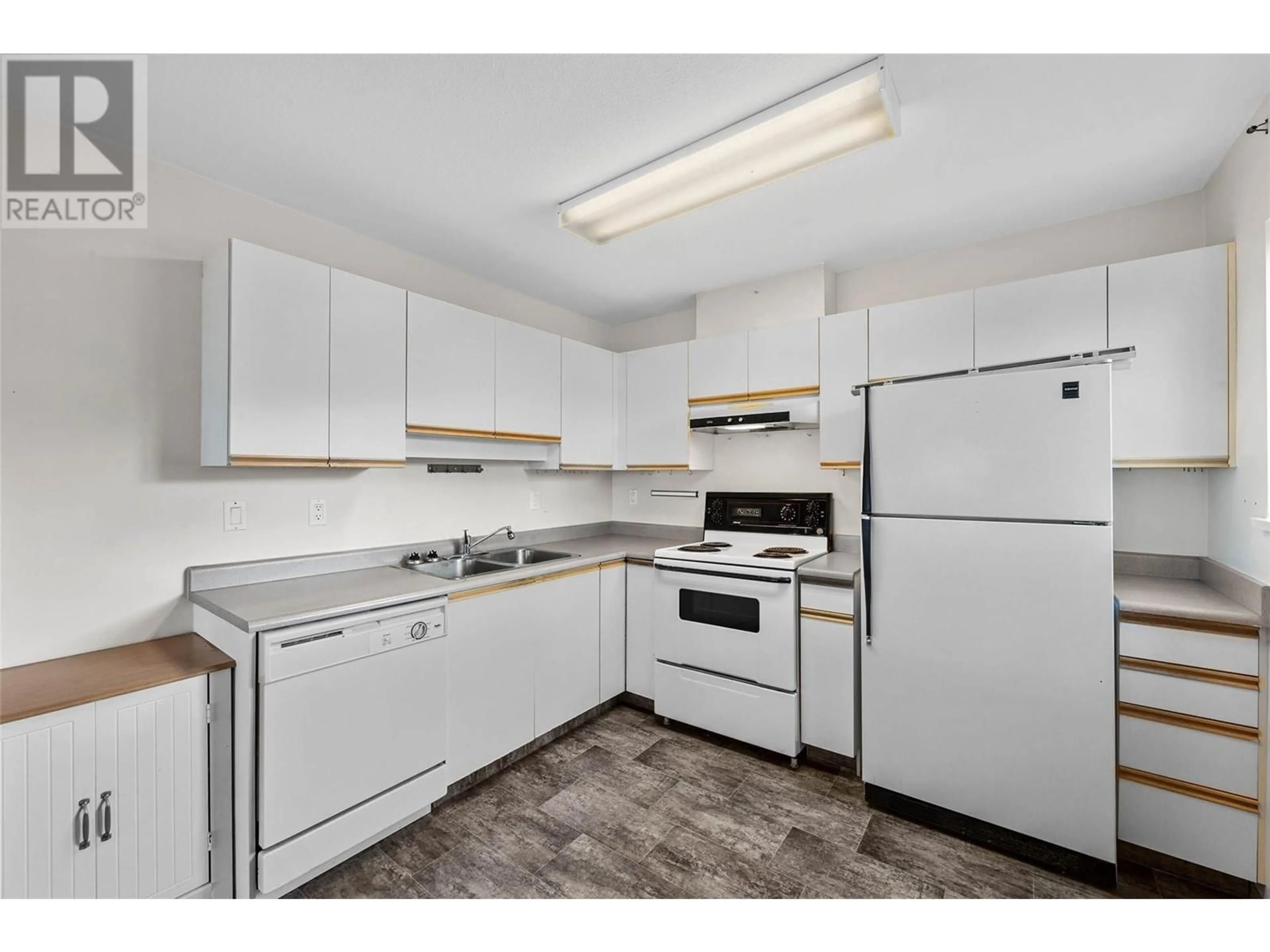 Standard kitchen, unknown for 301 - 2025 PACIFIC WAY, Kamloops British Columbia V1S1V2