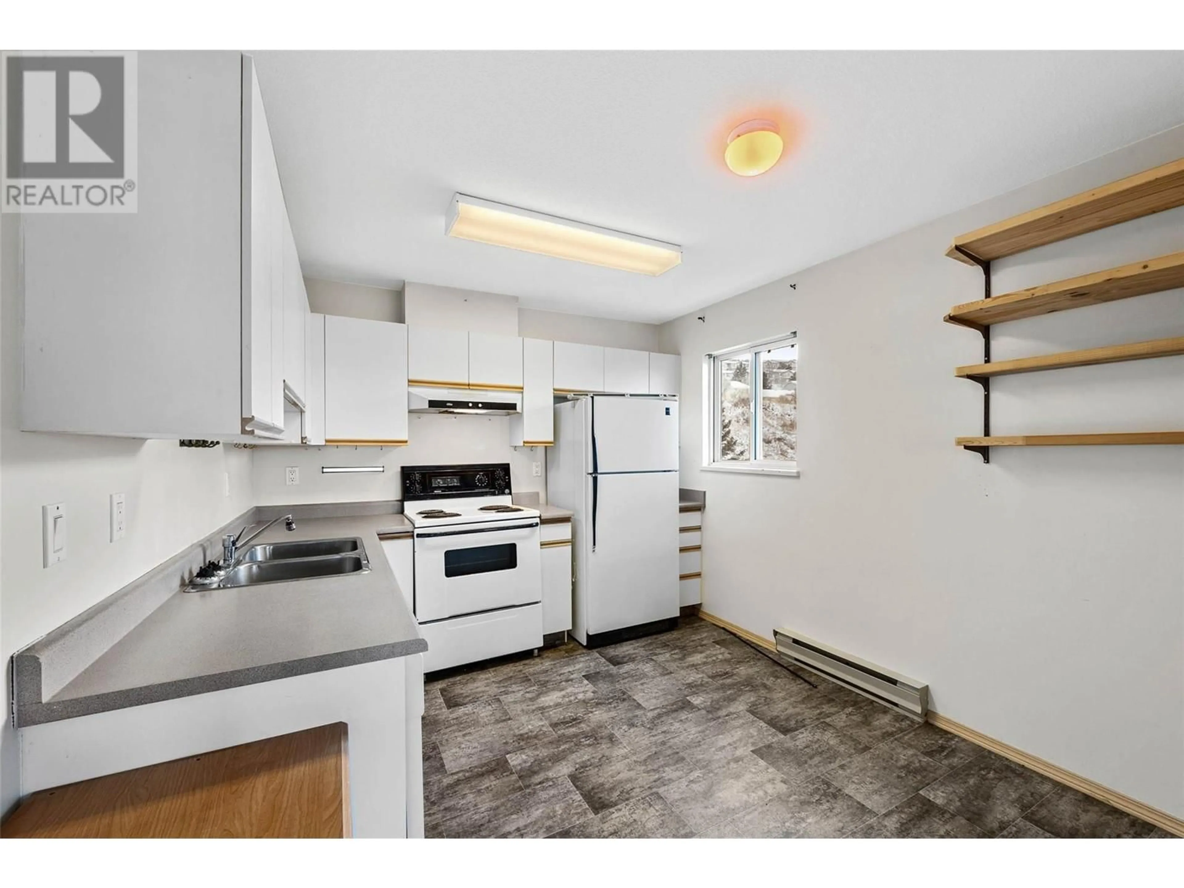 Standard kitchen, unknown for 301 - 2025 PACIFIC WAY, Kamloops British Columbia V1S1V2